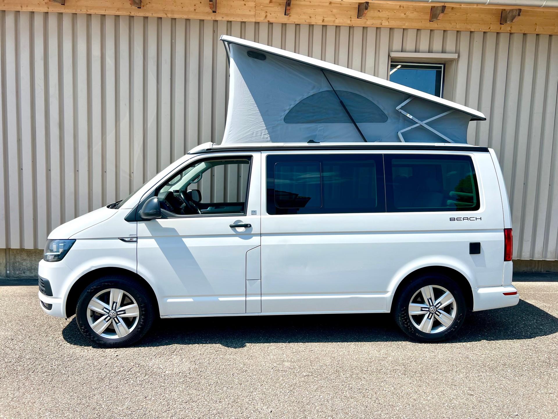 VW T6 California 2.0 TDI Beach Liberty 4Motion DSG by Nutzfahrzeugcenter Seetal-image-4