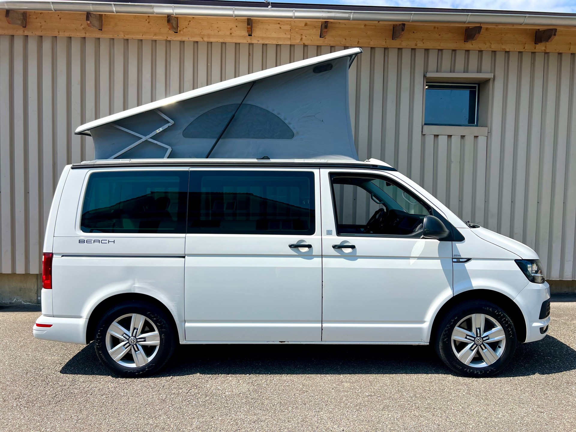VW T6 California 2.0 TDI Beach Liberty 4Motion DSG by Nutzfahrzeugcenter Seetal-image-5