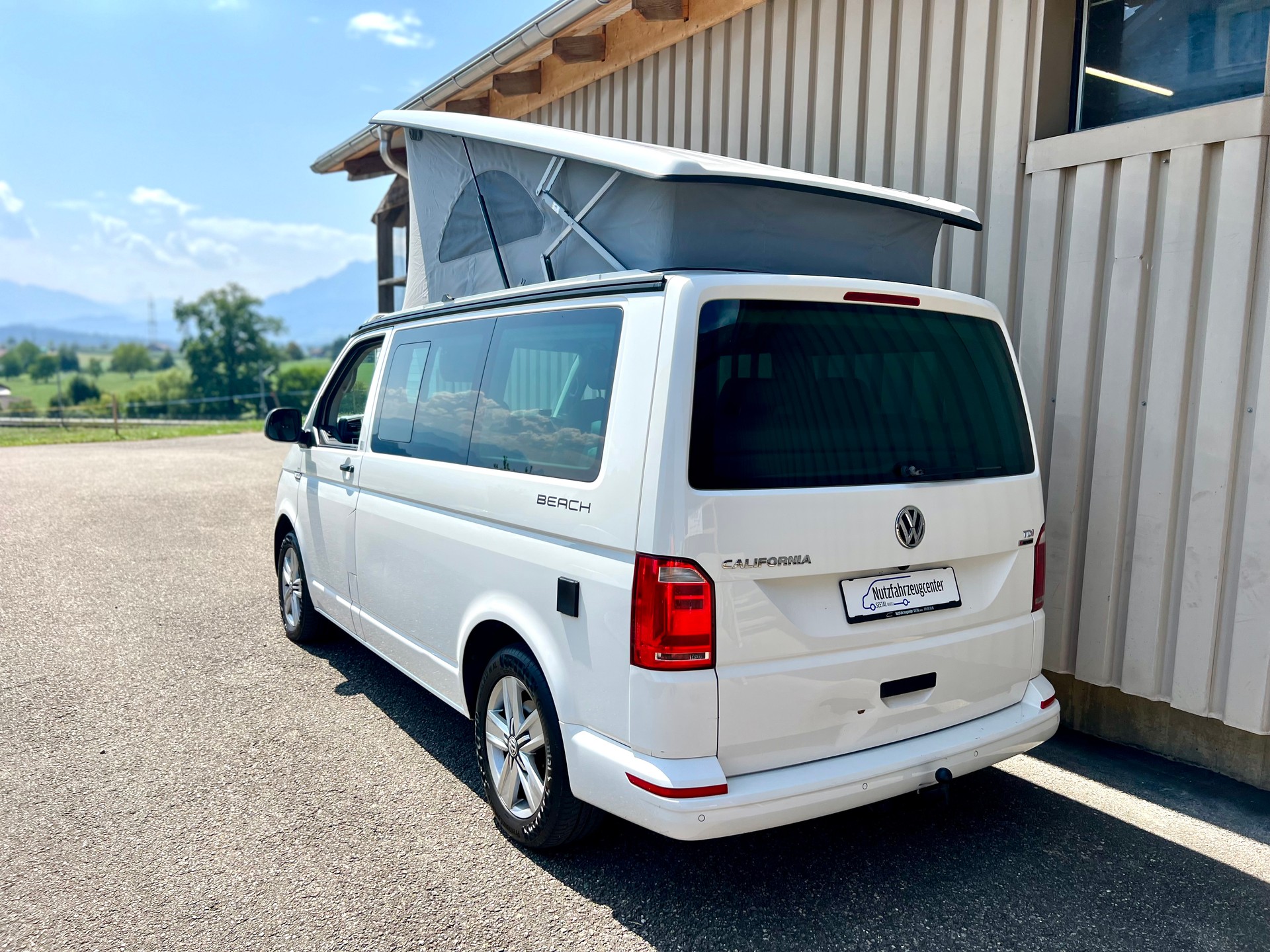 VW T6 California 2.0 TDI Beach Liberty 4Motion DSG by Nutzfahrzeugcenter Seetal-image-2
