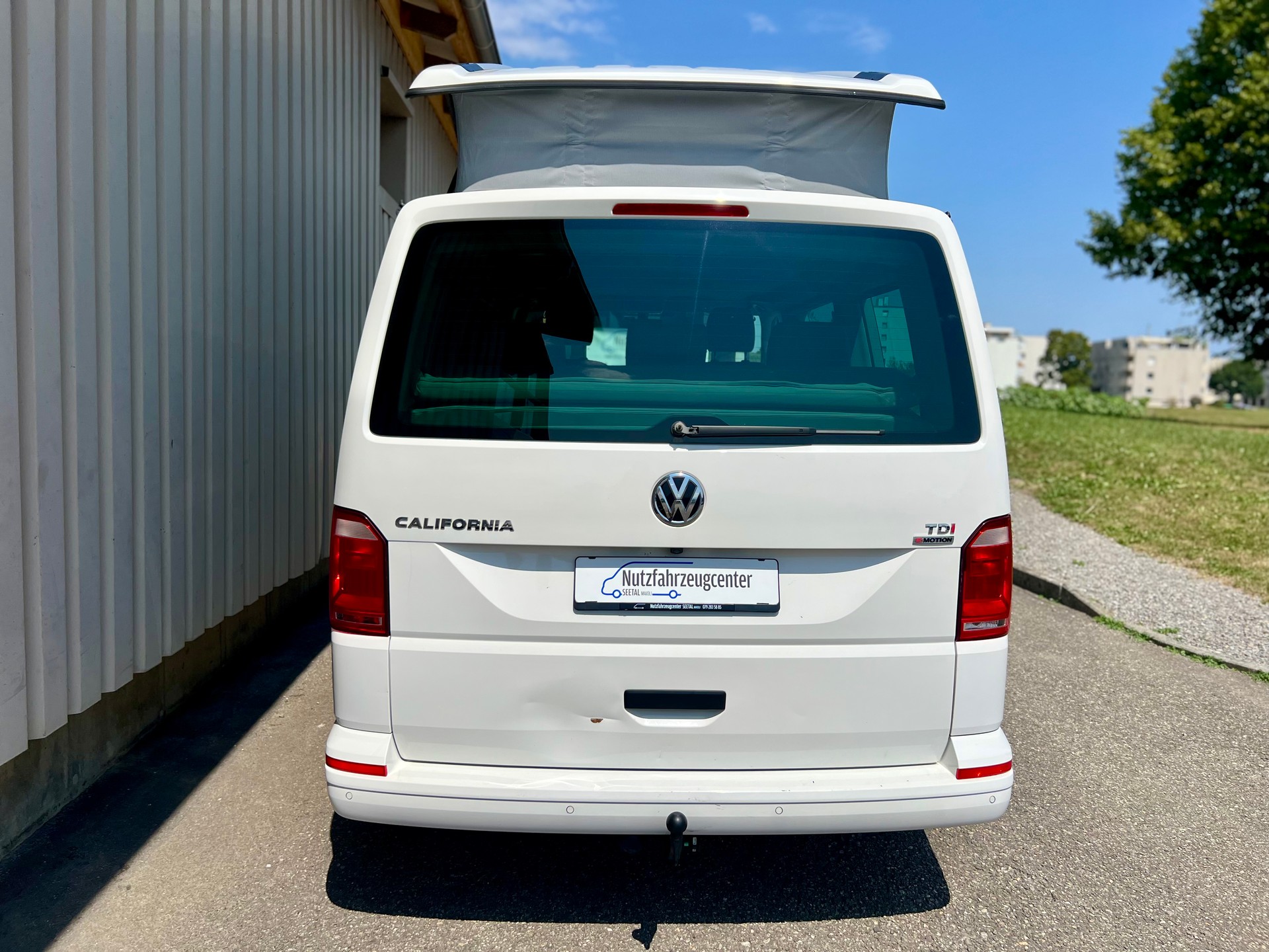 VW T6 California 2.0 TDI Beach Liberty 4Motion DSG by Nutzfahrzeugcenter Seetal-image-7