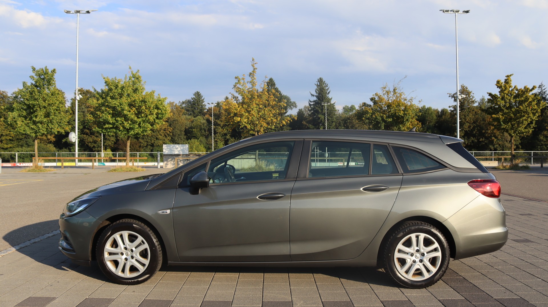 OPEL ASTRA Sports Tourer 1.6 CDTi Enjoy Automatic-image-1