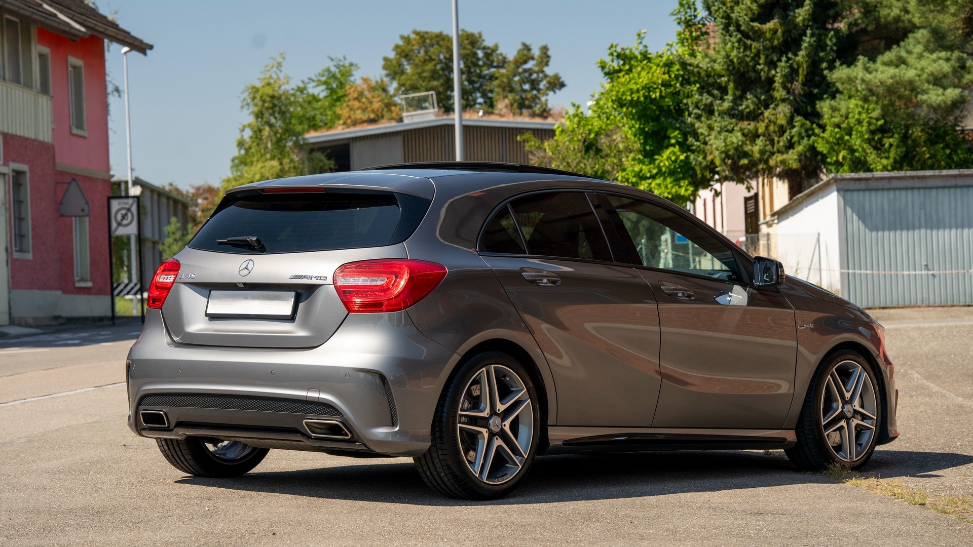MERCEDES-BENZ A 45 AMG 4Matic-image-2