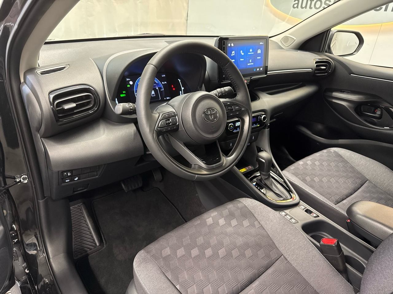 TOYOTA Yaris 1.5 VVT-i Hybrid Sportline CVT-image-2
