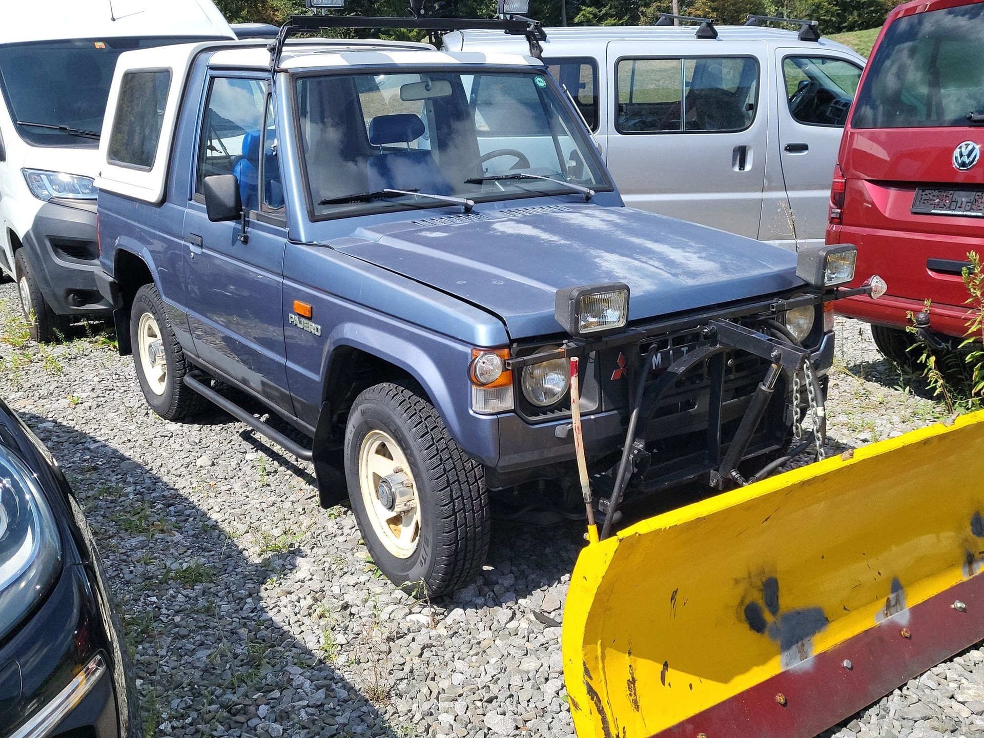 MITSUBISHI Pajero 2.6 Canvas Top-image-0