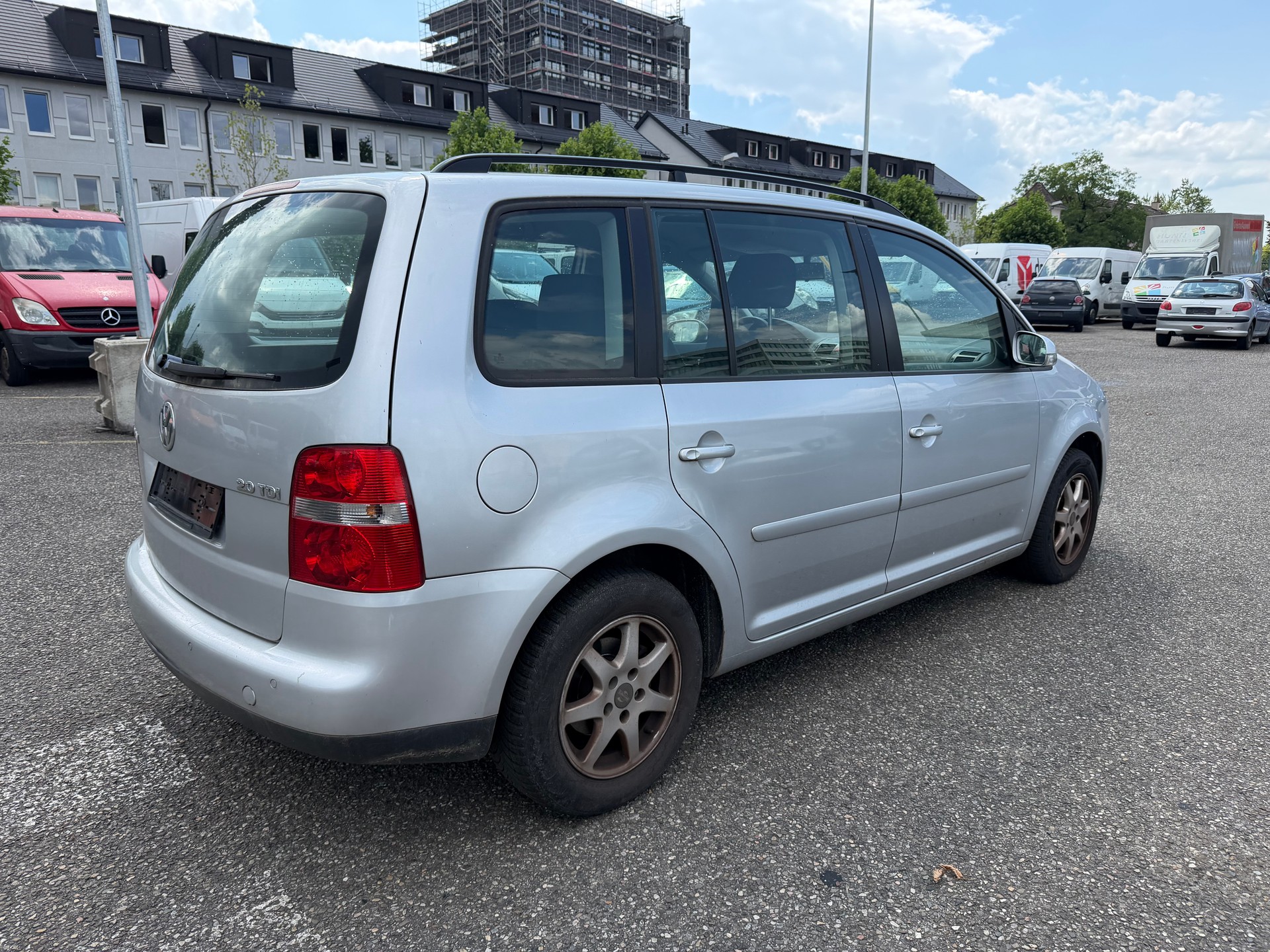 VW Touran 2.0 TDI Trendline-image-4