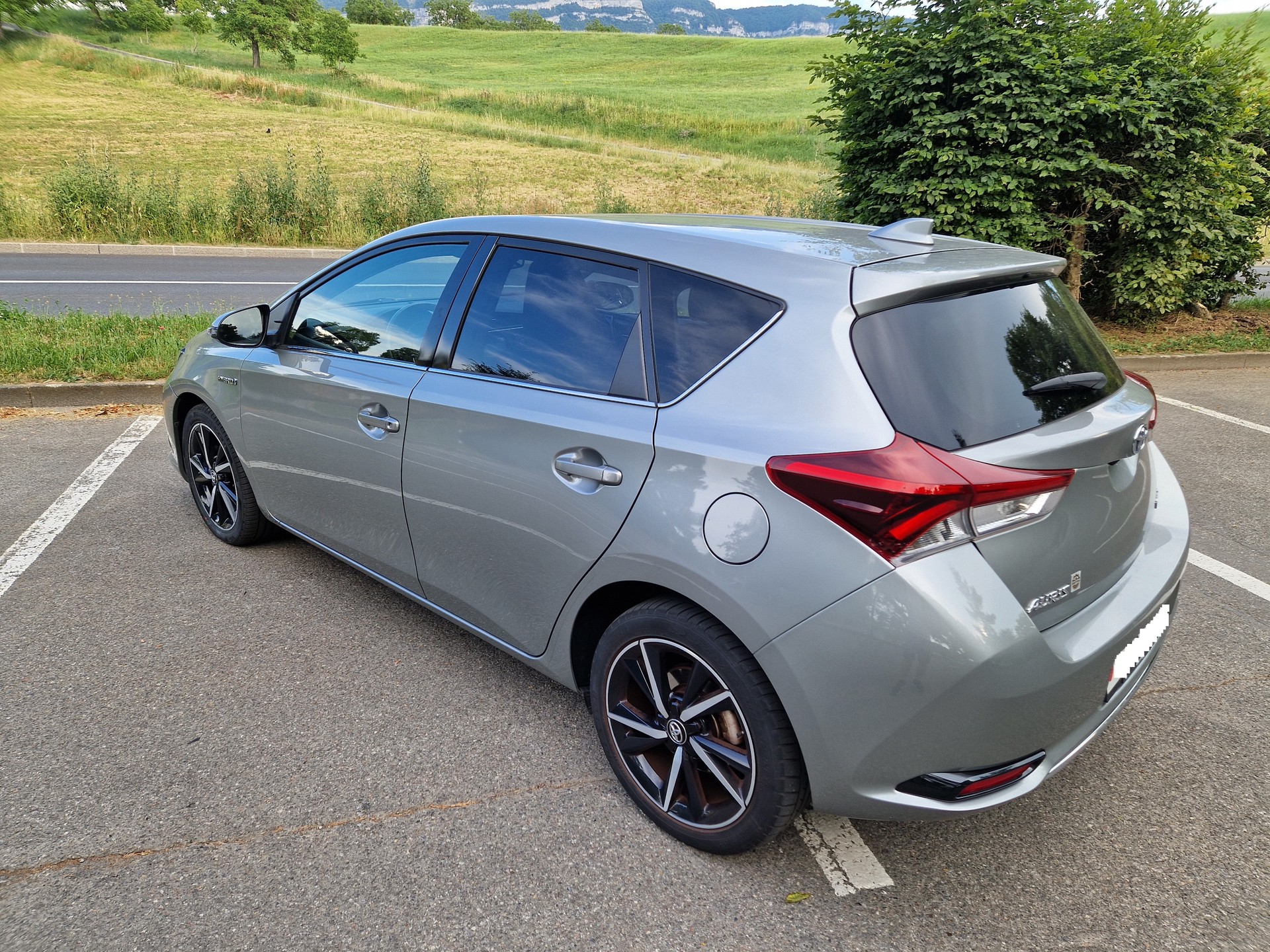 TOYOTA 1.8 HSD Trend-image-1