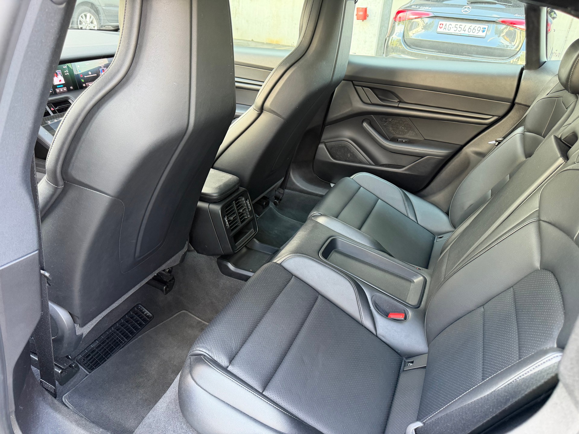 PORSCHE Taycan 4S Cross Turismo-image-9