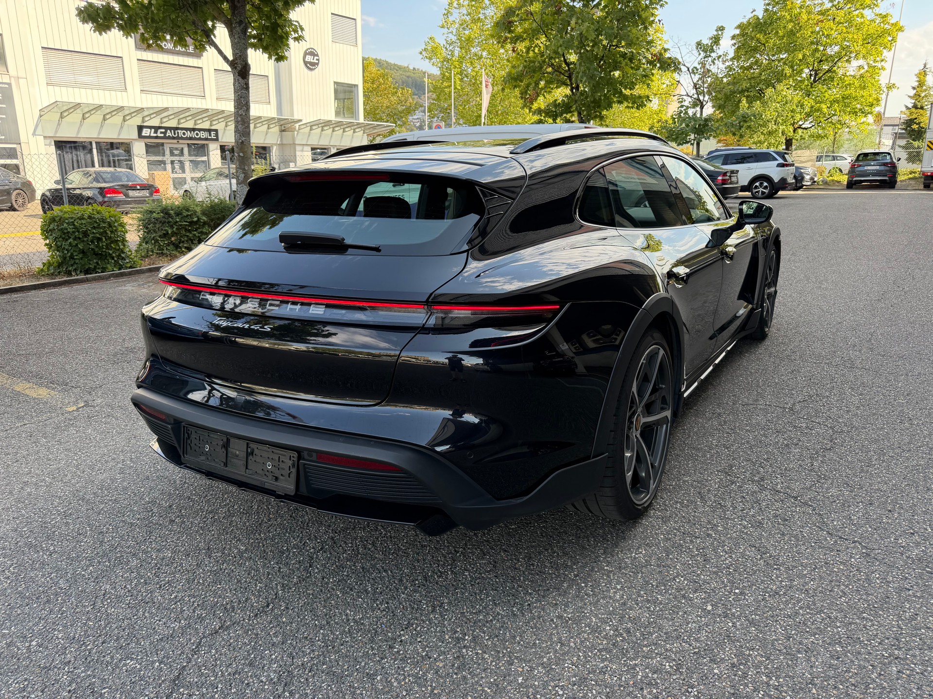 PORSCHE Taycan 4S Cross Turismo-image-4