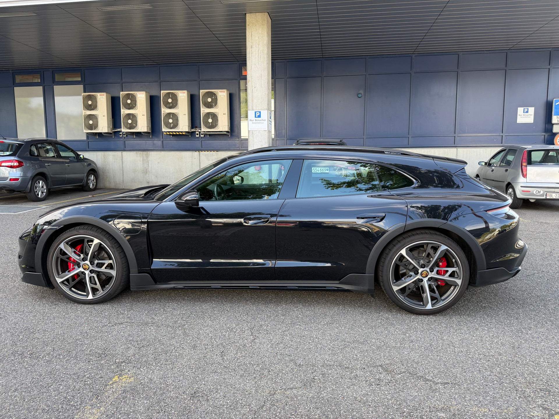 PORSCHE Taycan 4S Cross Turismo-image-7