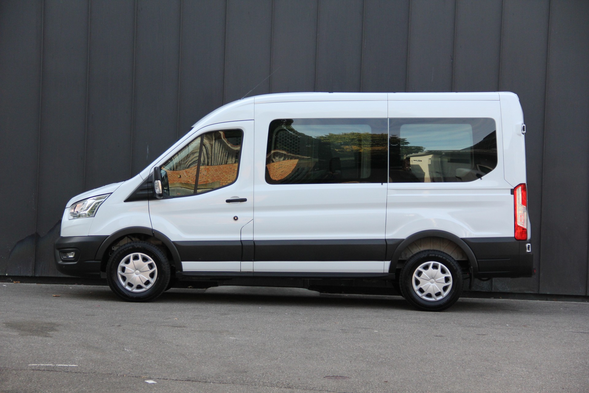 FORD Transit BUS **9-SITZE** SCHULBUS **ROLLSTUHL-GURT**-image-5