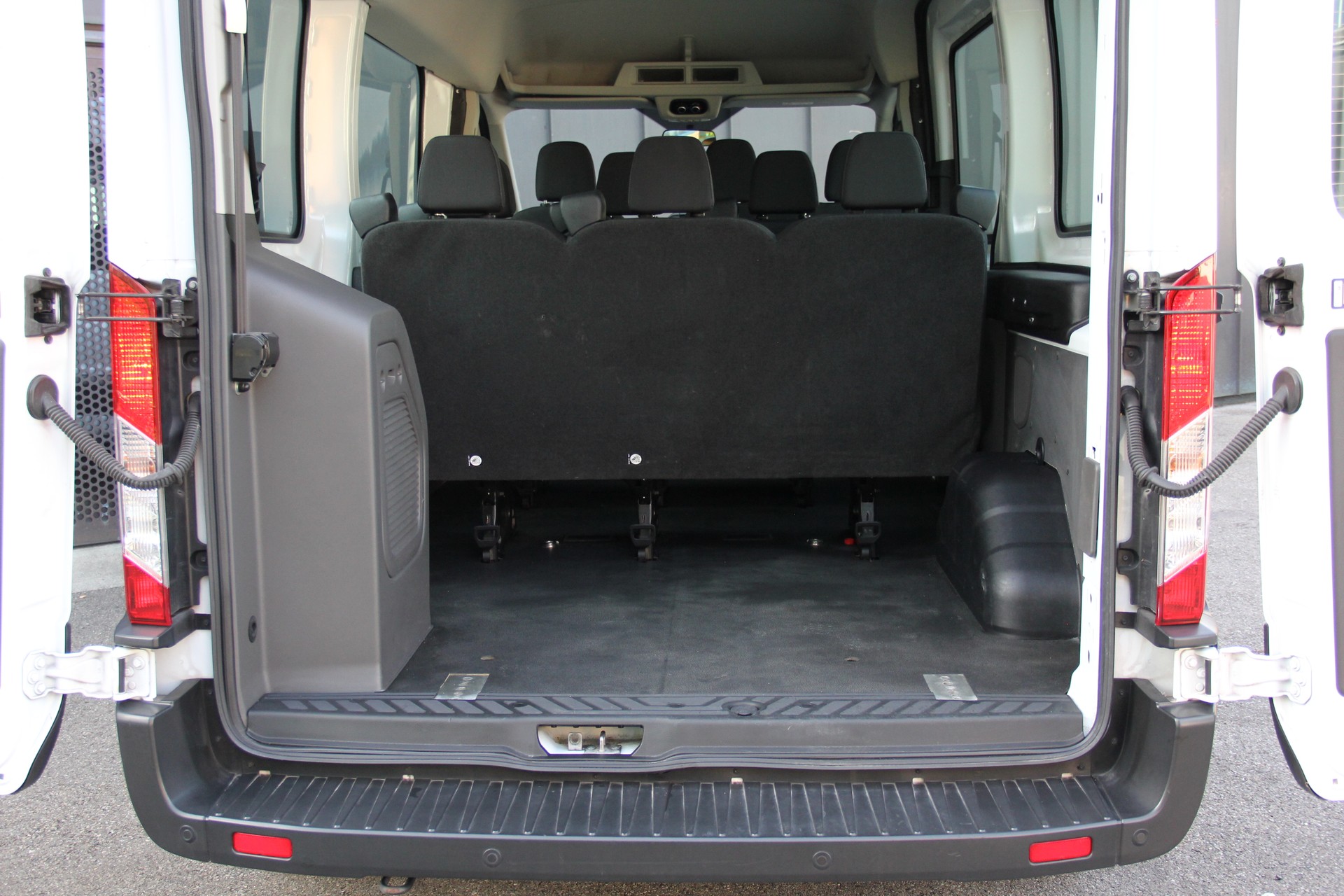 FORD Transit BUS **9-SITZE** SCHULBUS **ROLLSTUHL-GURT**-image-11