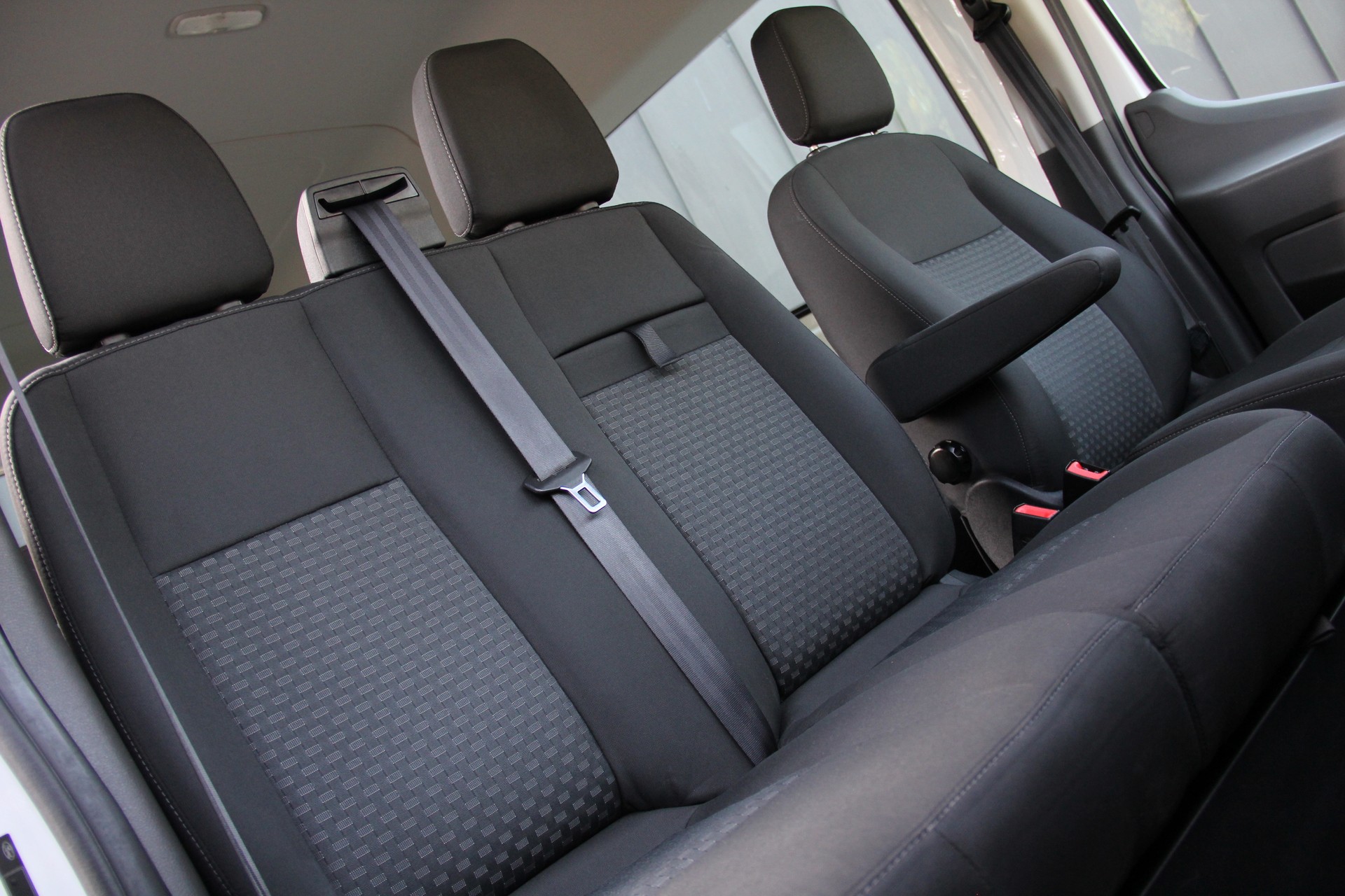 FORD Transit BUS **9-SITZE** SCHULBUS **ROLLSTUHL-GURT**-image-8