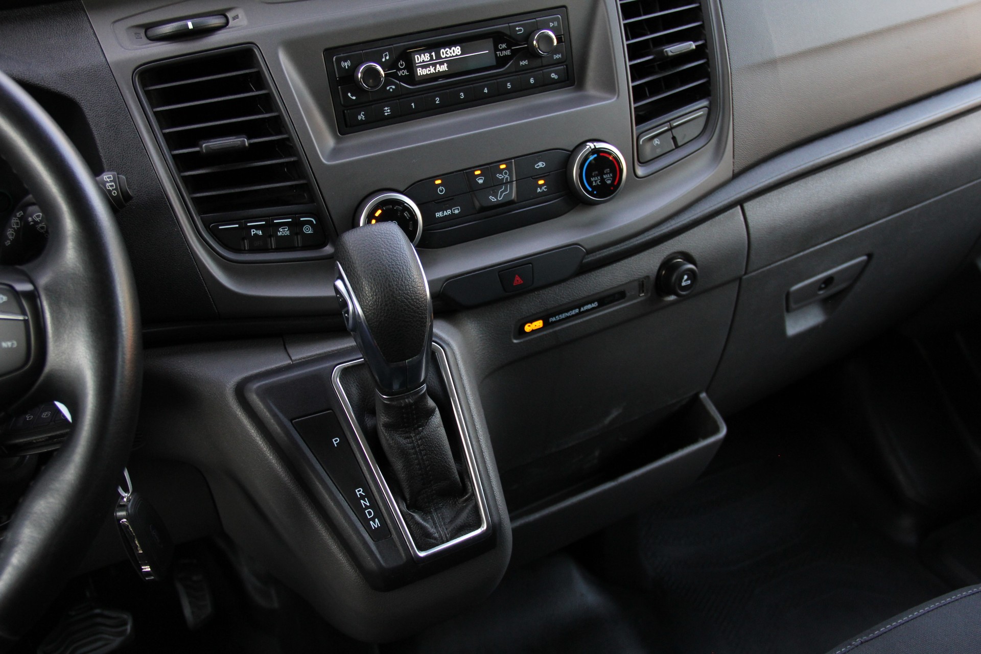 FORD Transit BUS **9-SITZE** SCHULBUS **ROLLSTUHL-GURT**-image-9