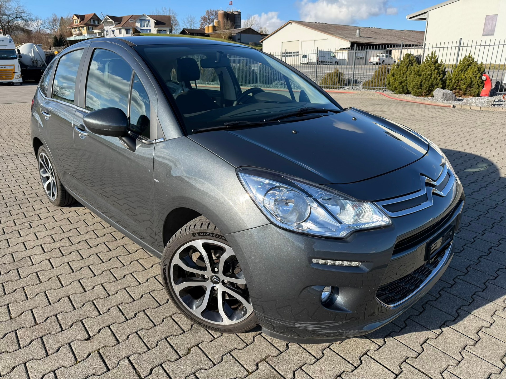 CITROEN C3 1.2i PureTech Exclusive-image-1
