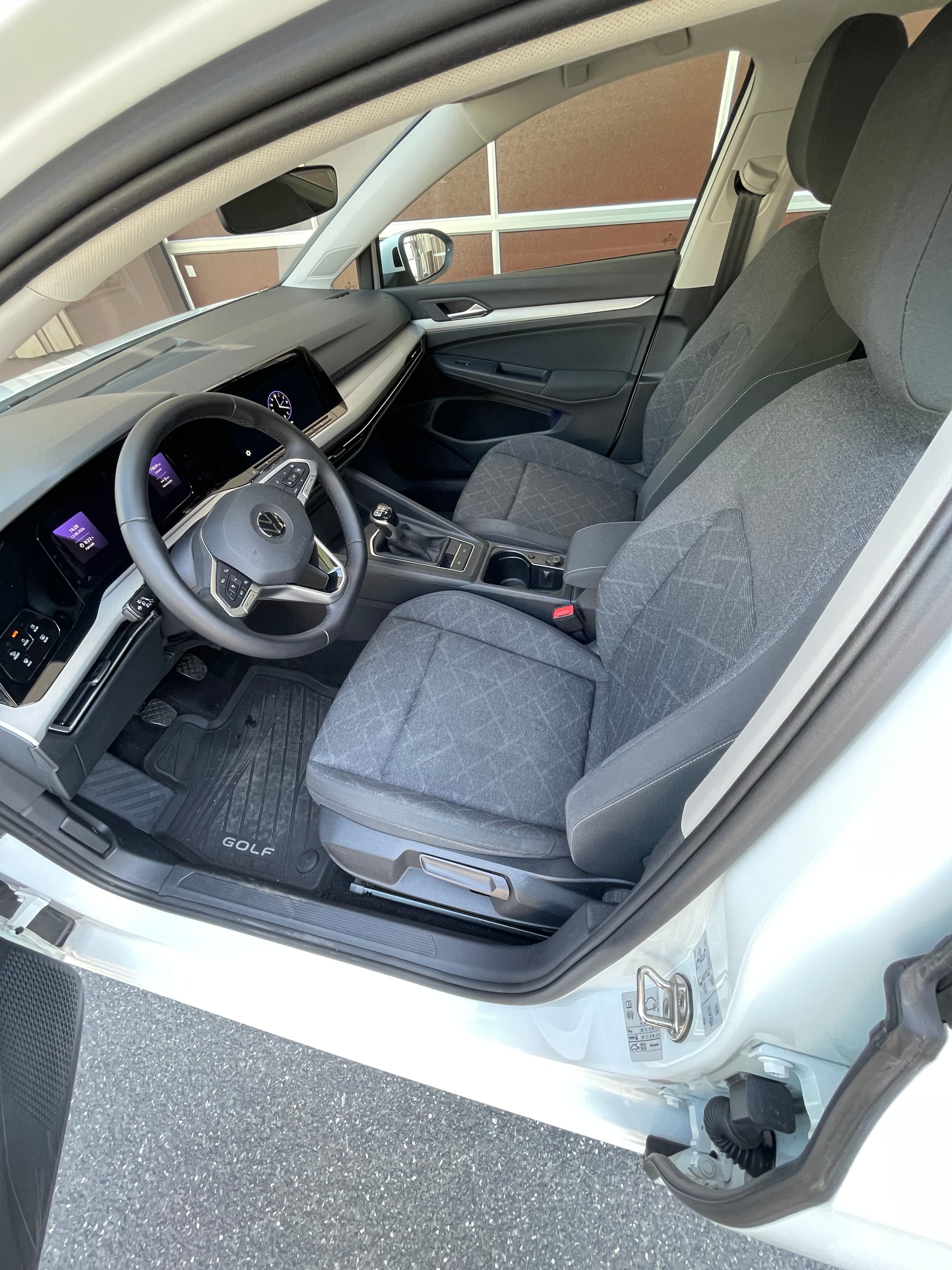 VW Golf 1.5 TSI ACT Life-image-11