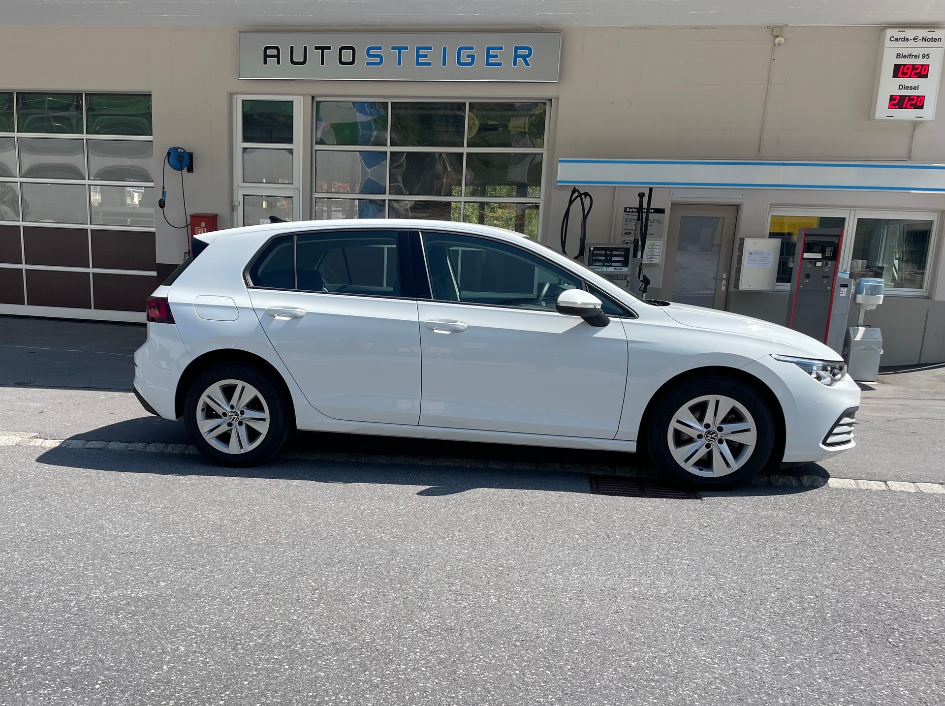VW Golf 1.5 TSI ACT Life-image-4