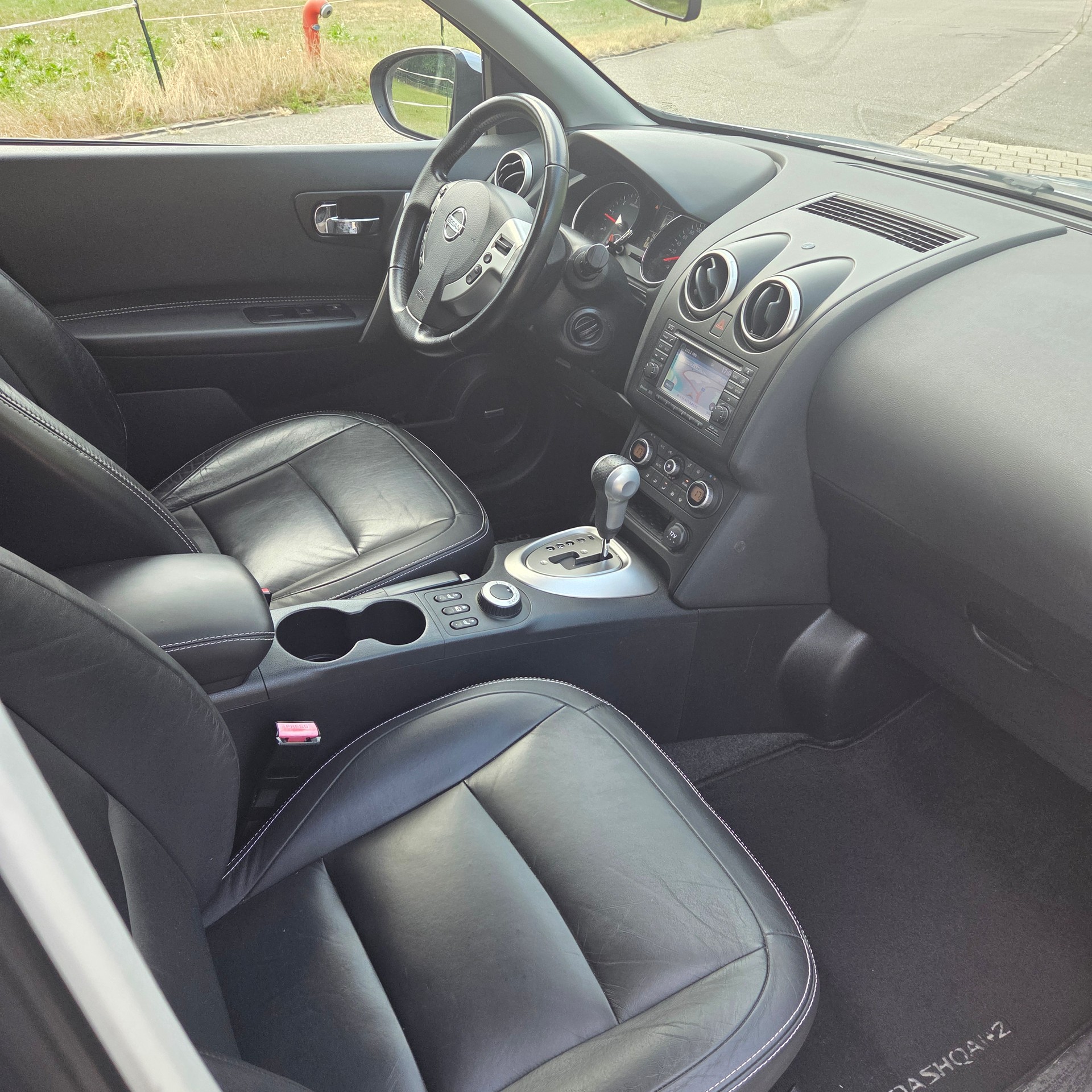 NISSAN Qashqai +2 2.0 dCi 4WD acenta Automatic-image-9