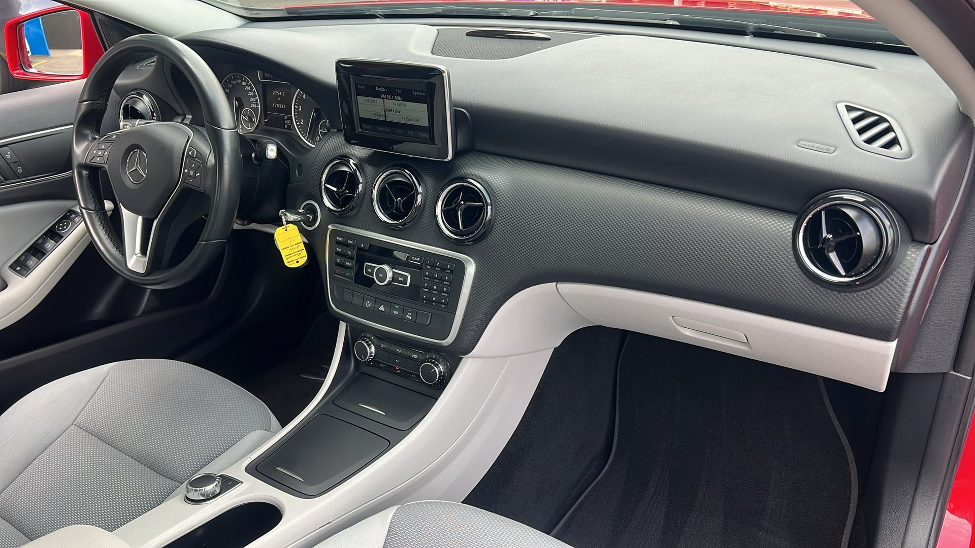 MERCEDES-BENZ A 180 Urban 7G-DCT-image-10