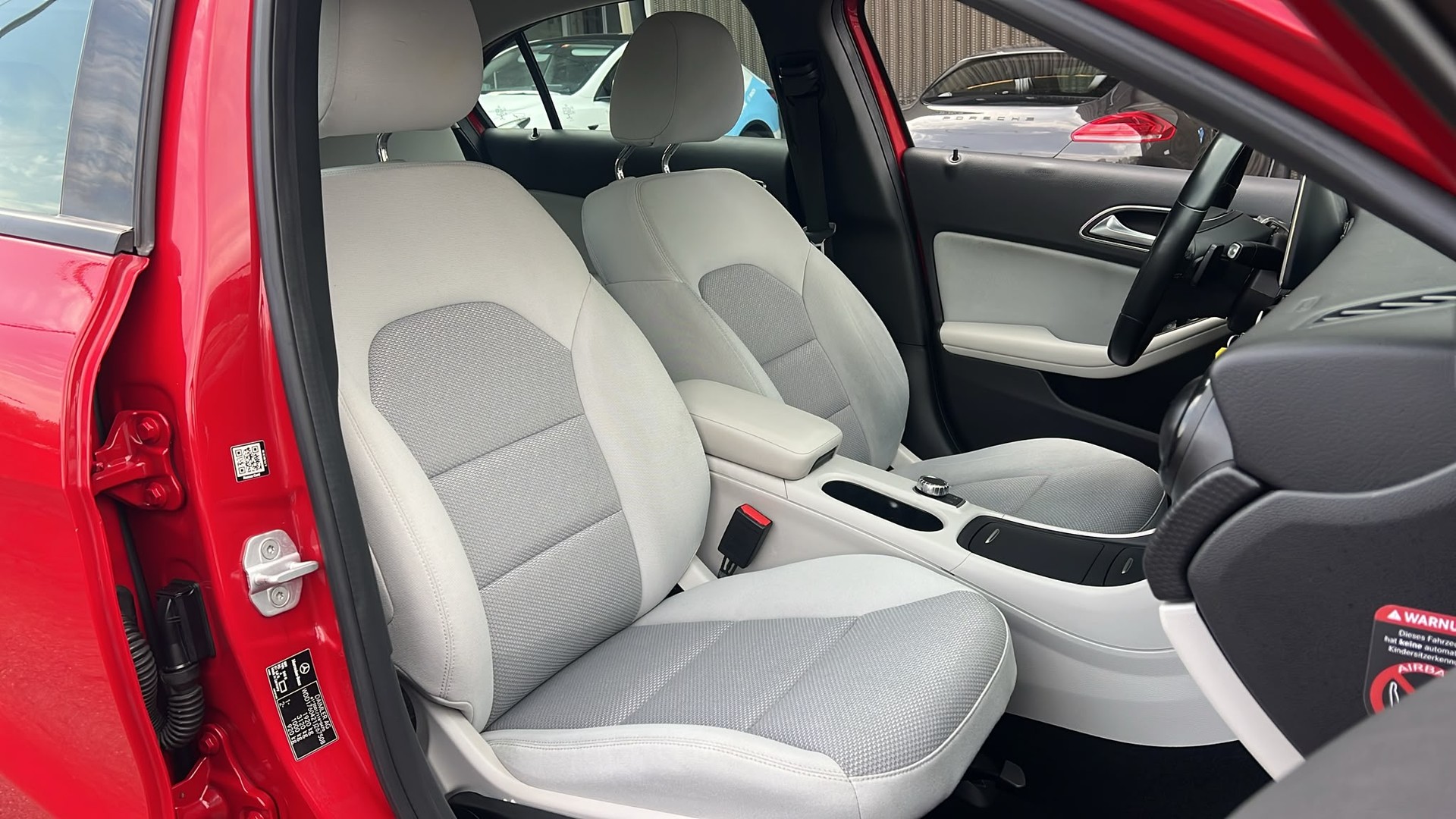 MERCEDES-BENZ A 180 Urban 7G-DCT-image-11