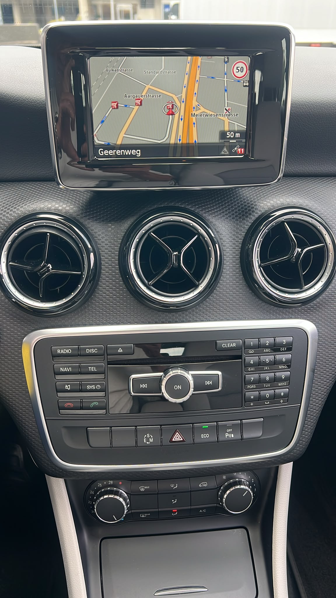 MERCEDES-BENZ A 180 Urban 7G-DCT-image-12