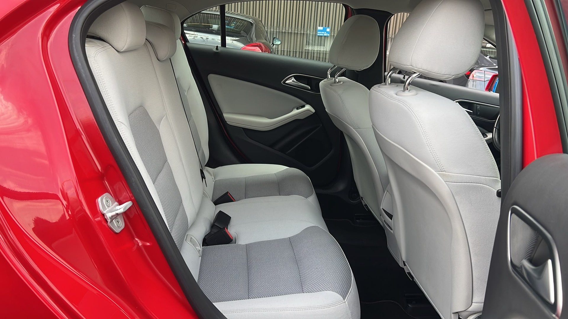 MERCEDES-BENZ A 180 Urban 7G-DCT-image-14