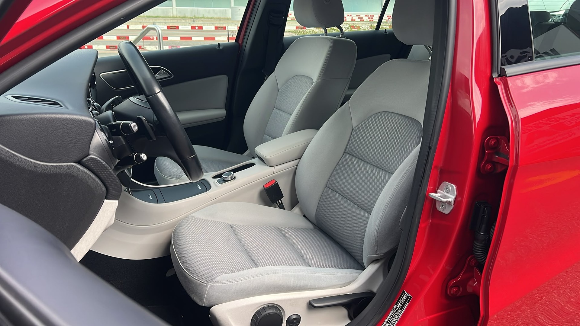 MERCEDES-BENZ A 180 Urban 7G-DCT-image-9