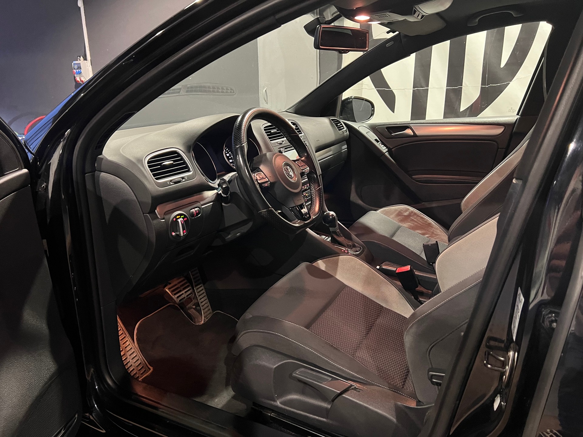 VW Golf 2.0 TSI R 4Motion DSG-image-10