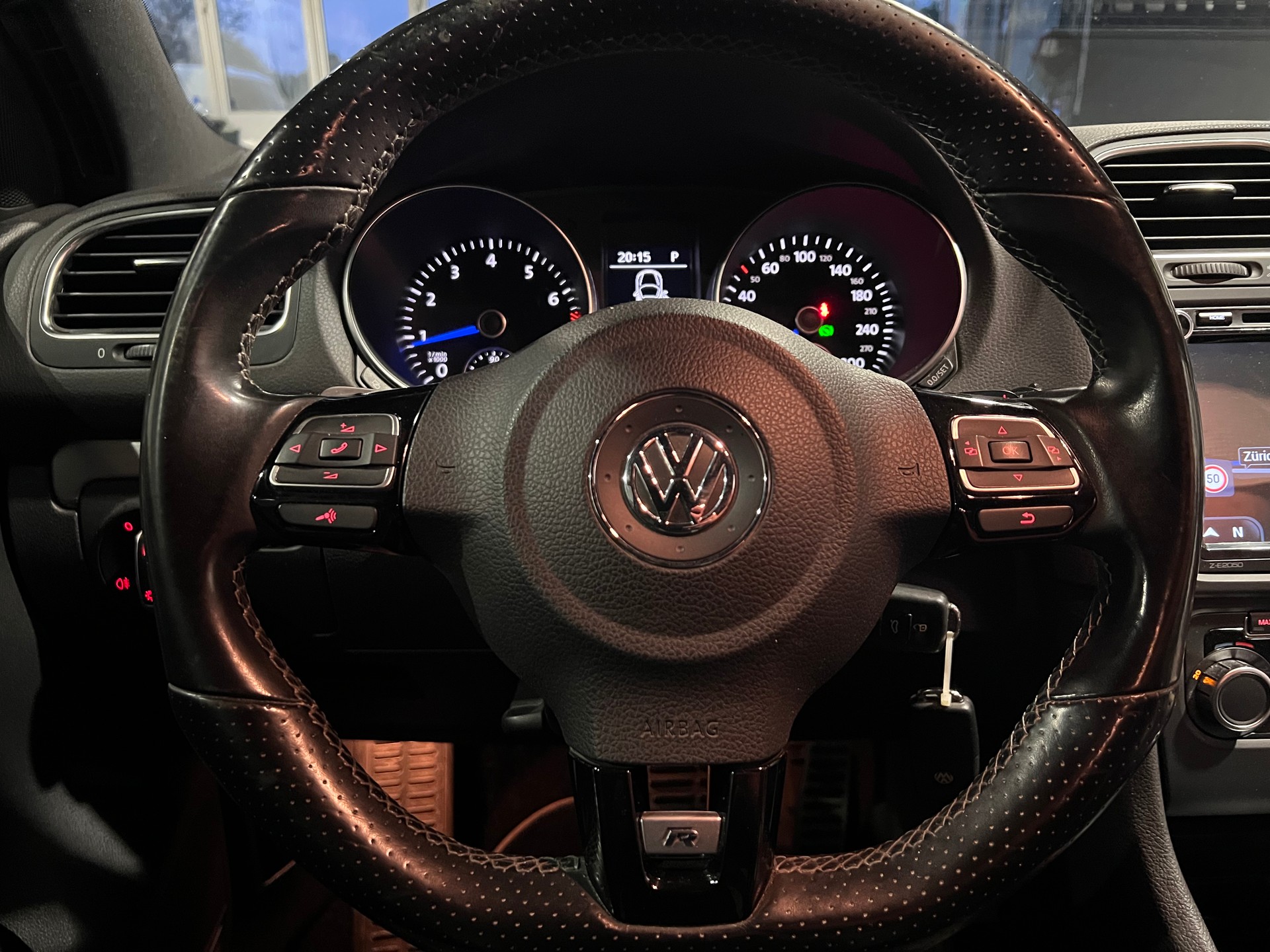 VW Golf 2.0 TSI R 4Motion DSG-image-19