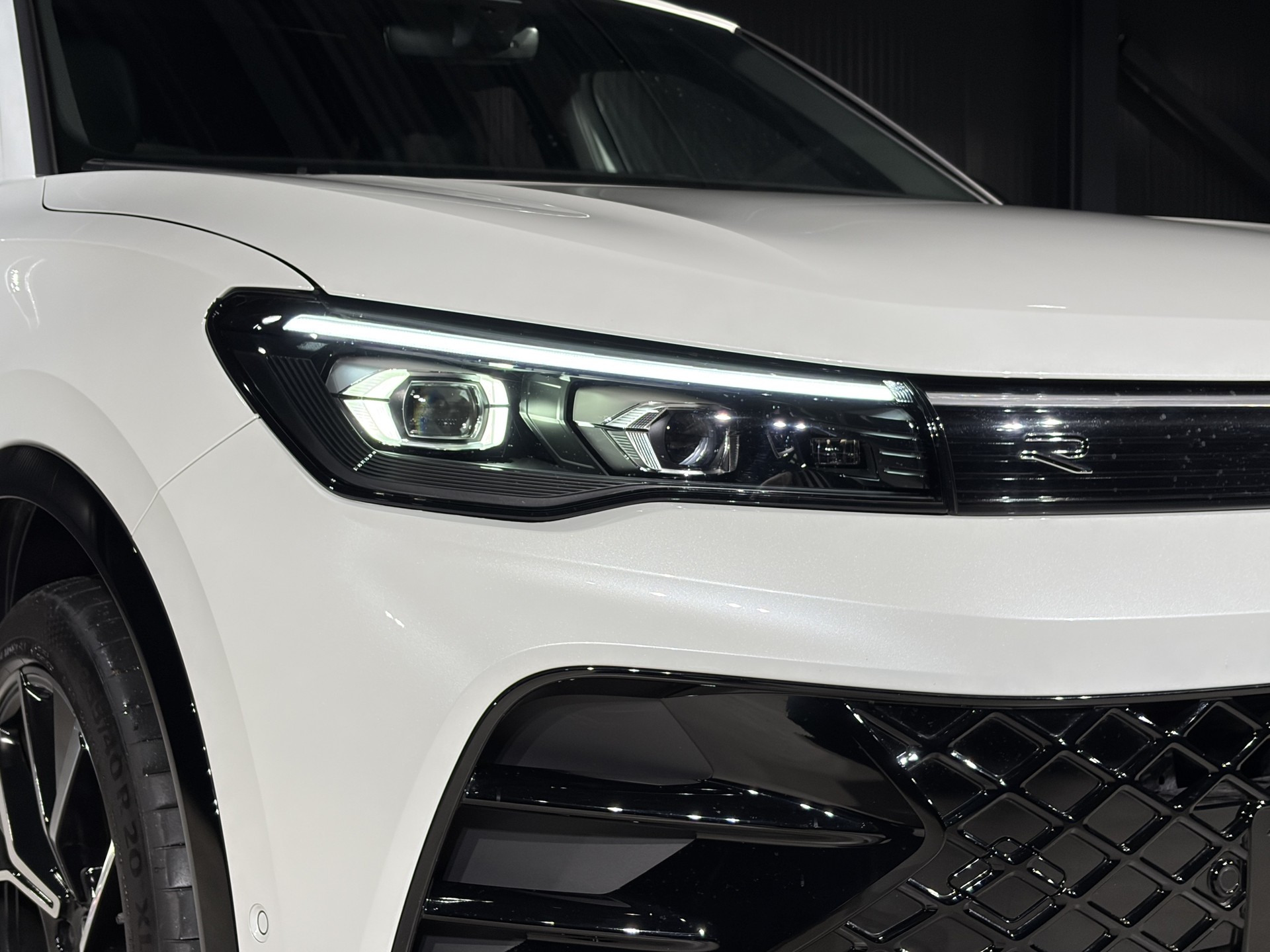 VW Tiguan 2.0 TSI DSG R-Line 4Motion *VOLLLEDER*-image-25