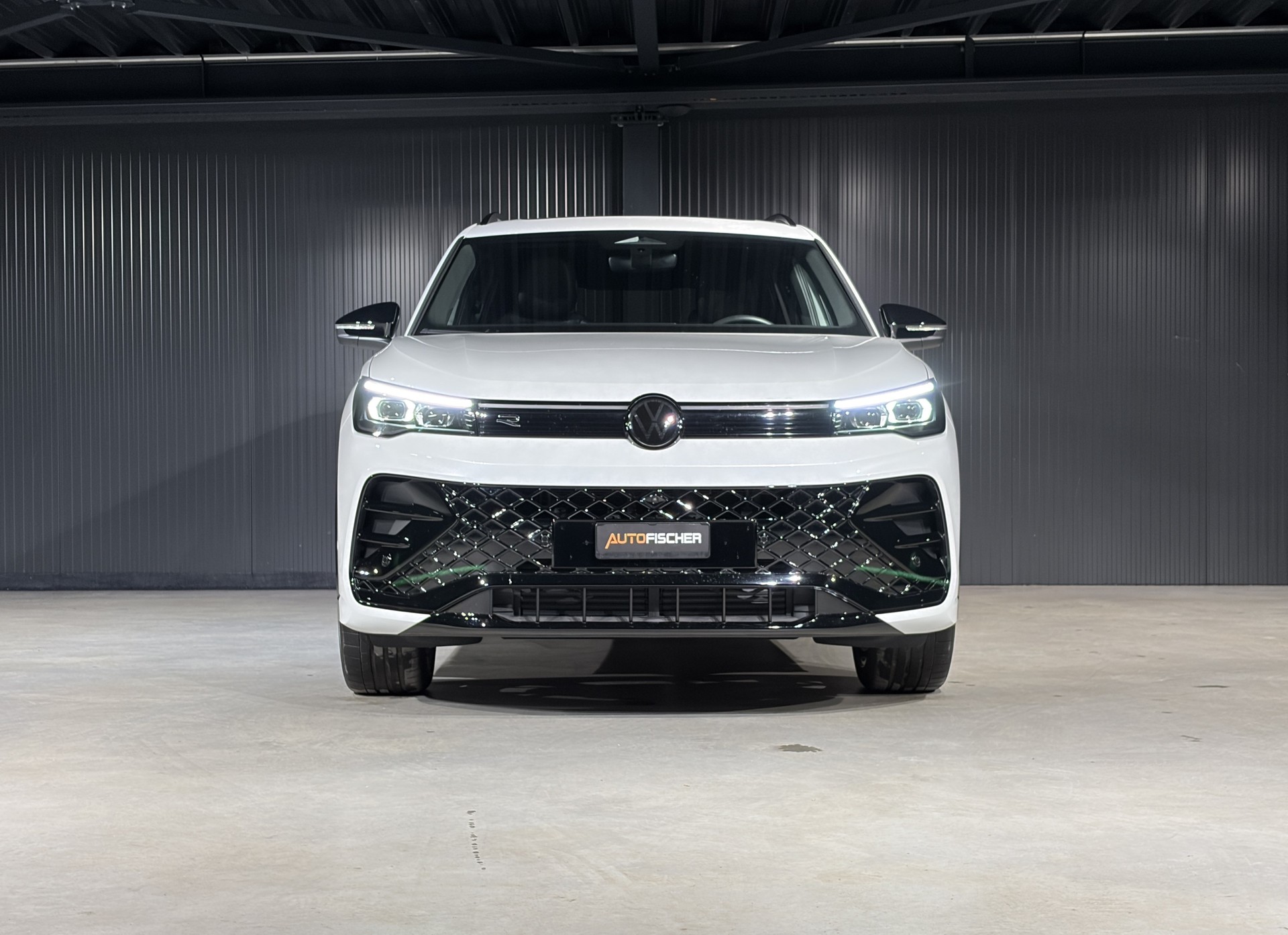 VW Tiguan 2.0 TSI DSG R-Line 4Motion *VOLLLEDER*-showroom-element-2