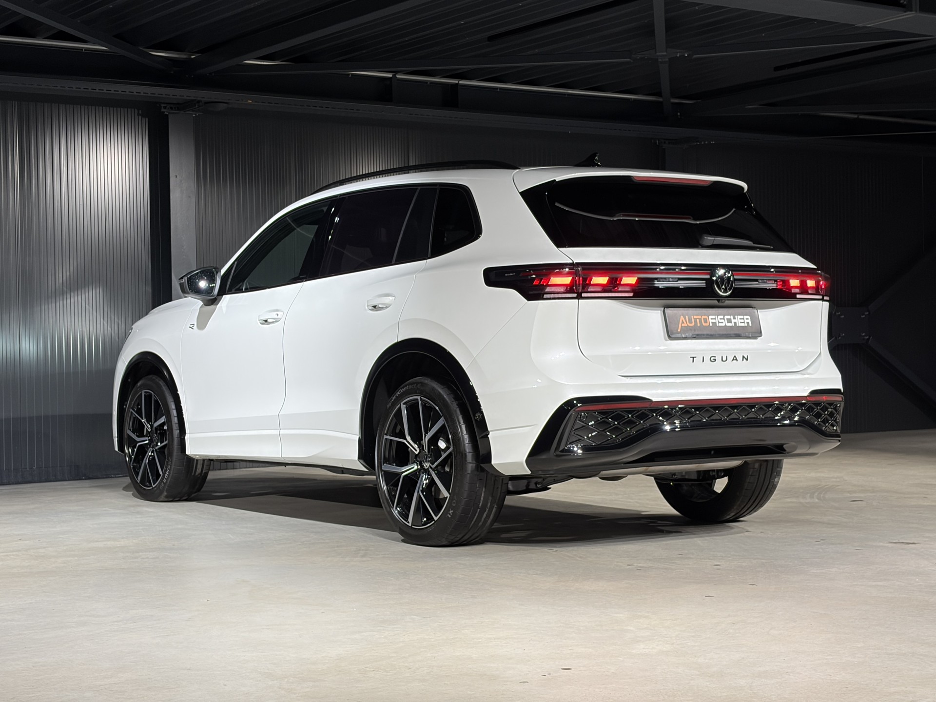 VW Tiguan 2.0 TSI DSG R-Line 4Motion *VOLLLEDER*-image-7