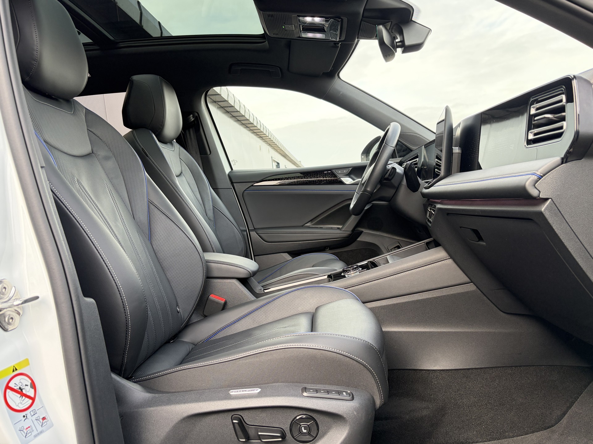VW Tiguan 2.0 TSI DSG R-Line 4Motion *VOLLLEDER*-image-10