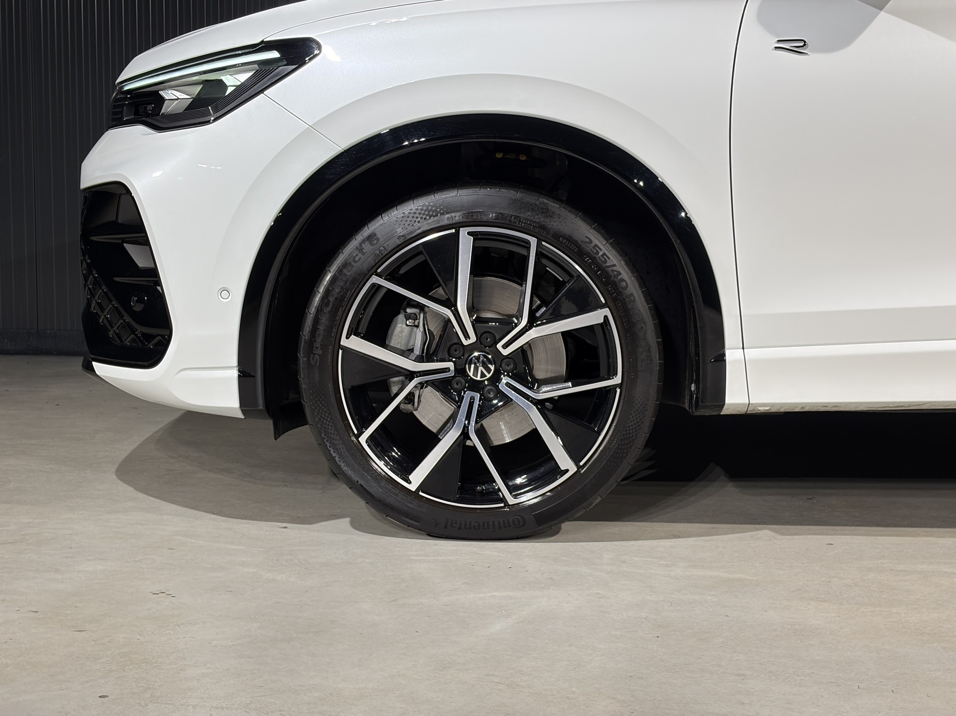 VW Tiguan 2.0 TSI DSG R-Line 4Motion *VOLLLEDER*-image-27