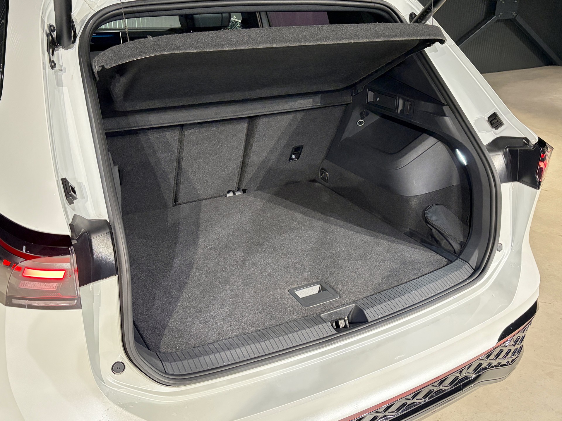 VW Tiguan 2.0 TSI DSG R-Line 4Motion *VOLLLEDER*-image-23