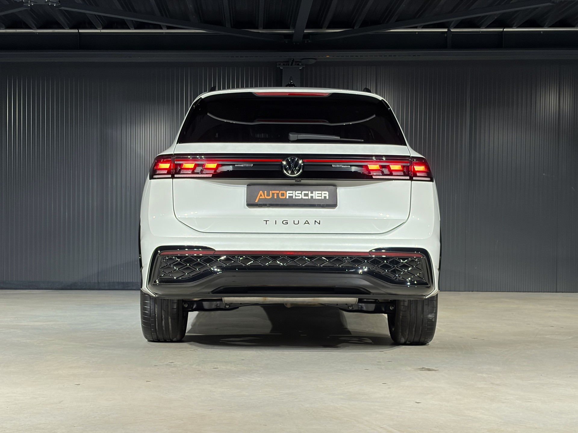 VW Tiguan 2.0 TSI DSG R-Line 4Motion *VOLLLEDER*-image-5