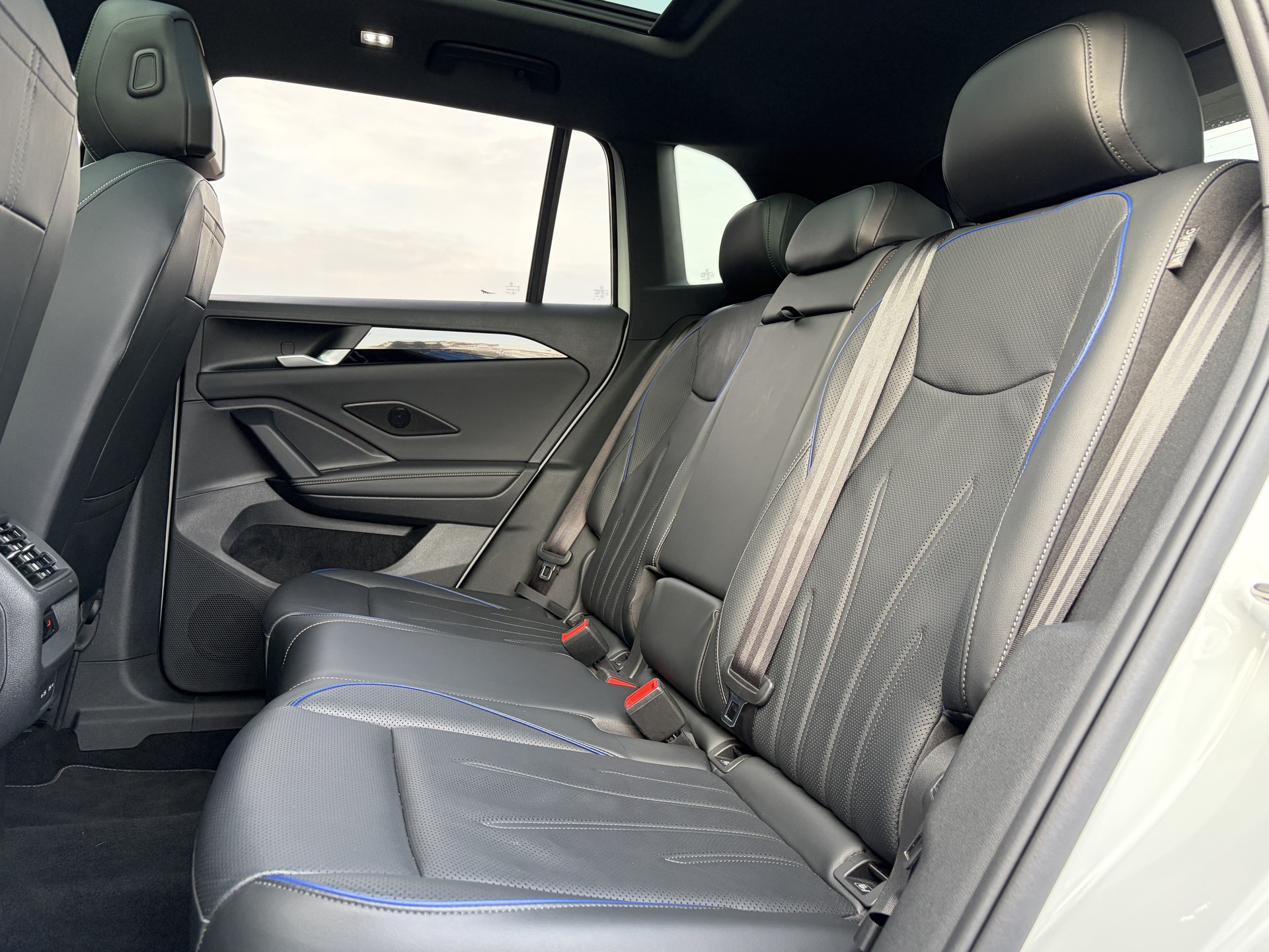VW Tiguan 2.0 TSI DSG R-Line 4Motion *VOLLLEDER*-image-11