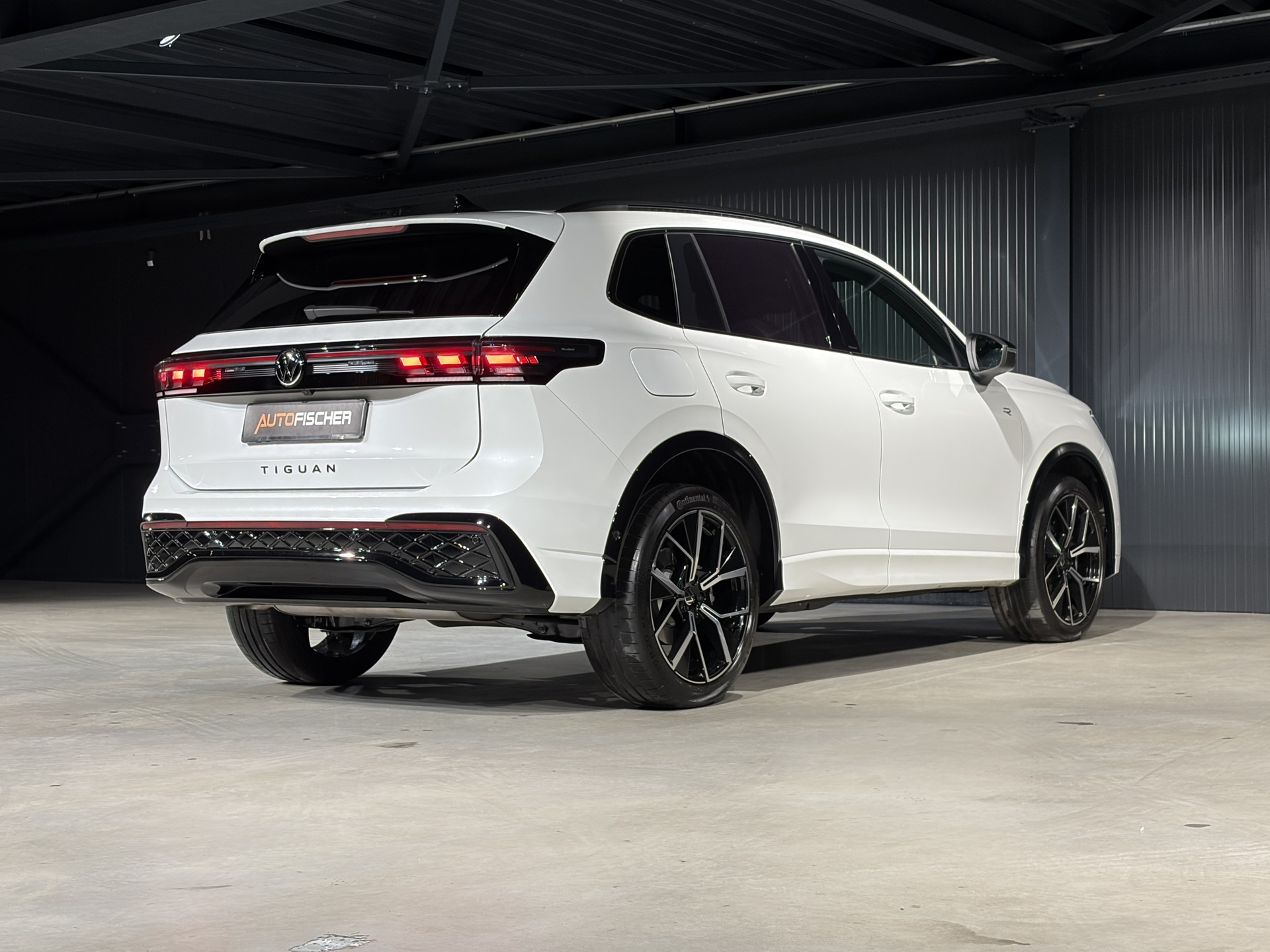 VW Tiguan 2.0 TSI DSG R-Line 4Motion *VOLLLEDER*-image-6