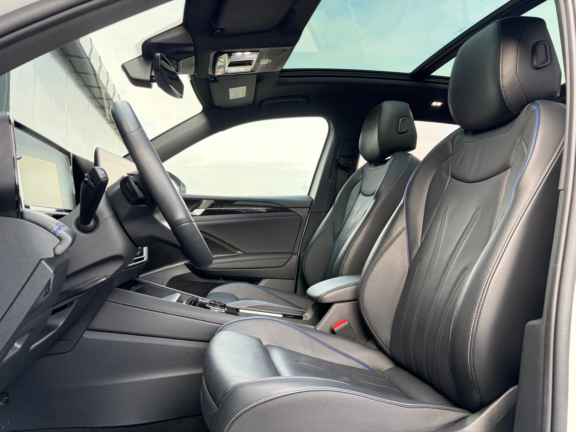 VW Tiguan 2.0 TSI DSG R-Line 4Motion *VOLLLEDER*-image-9