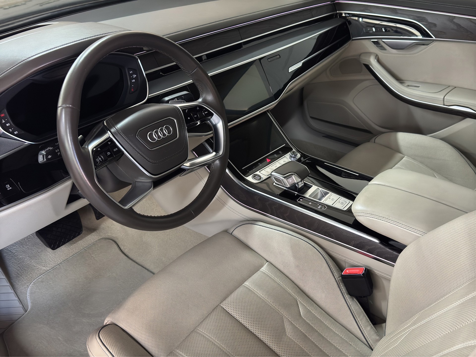 AUDI A8 55 L TFSI quattro tiptronic-image-16