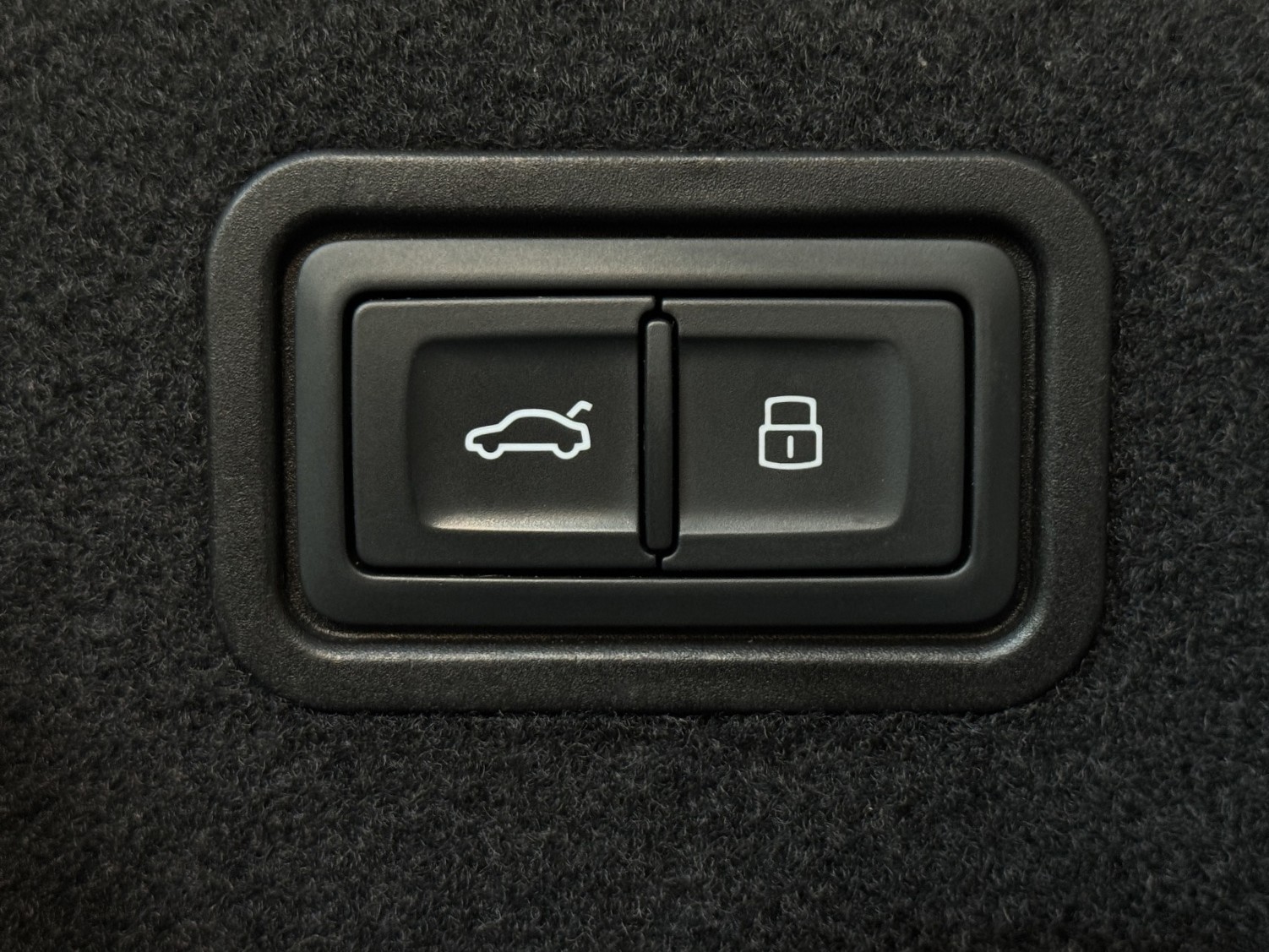 AUDI A8 55 L TFSI quattro tiptronic-image-28