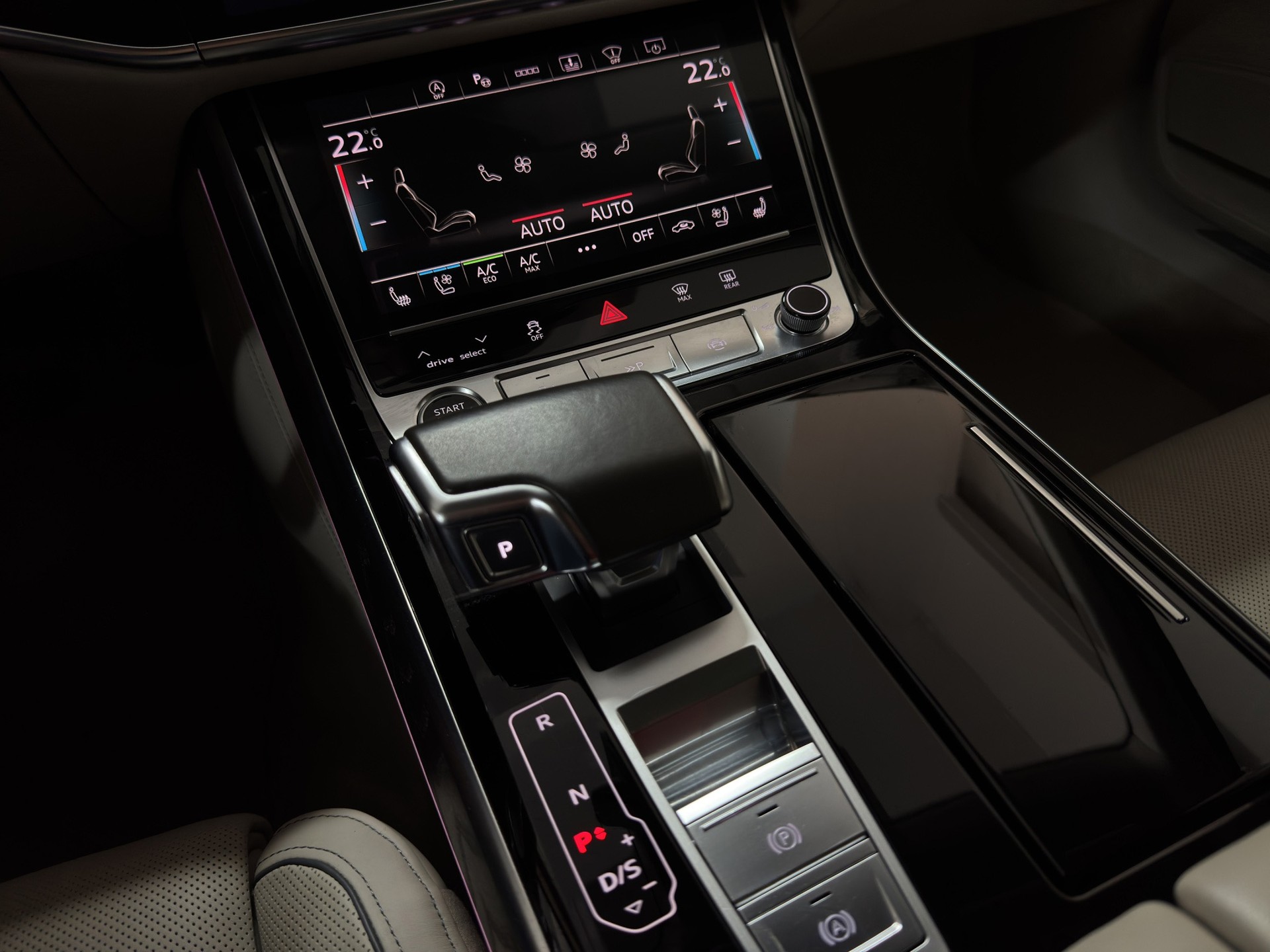 AUDI A8 55 L TFSI quattro tiptronic-image-20