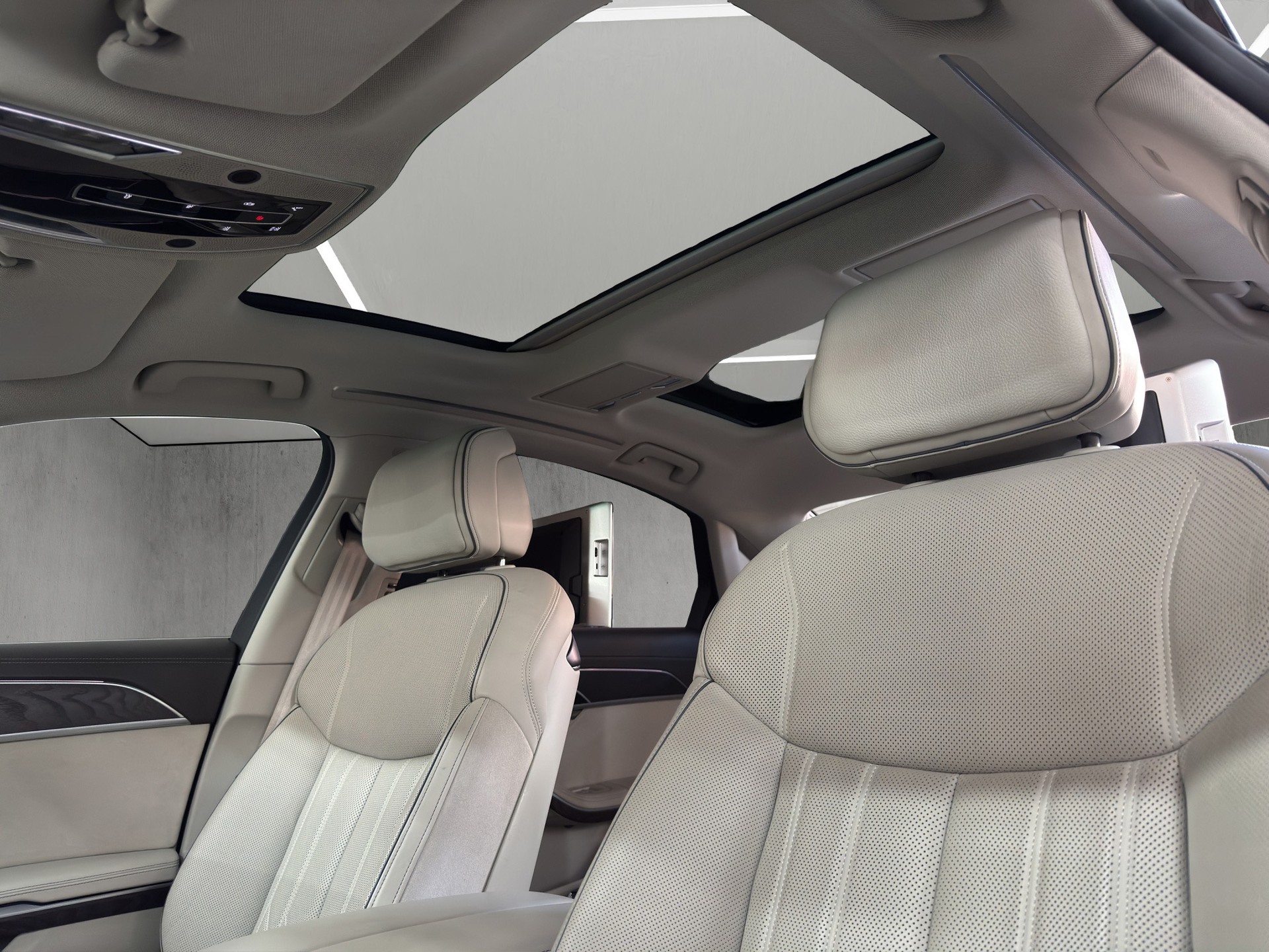 AUDI A8 55 L TFSI quattro tiptronic-image-8