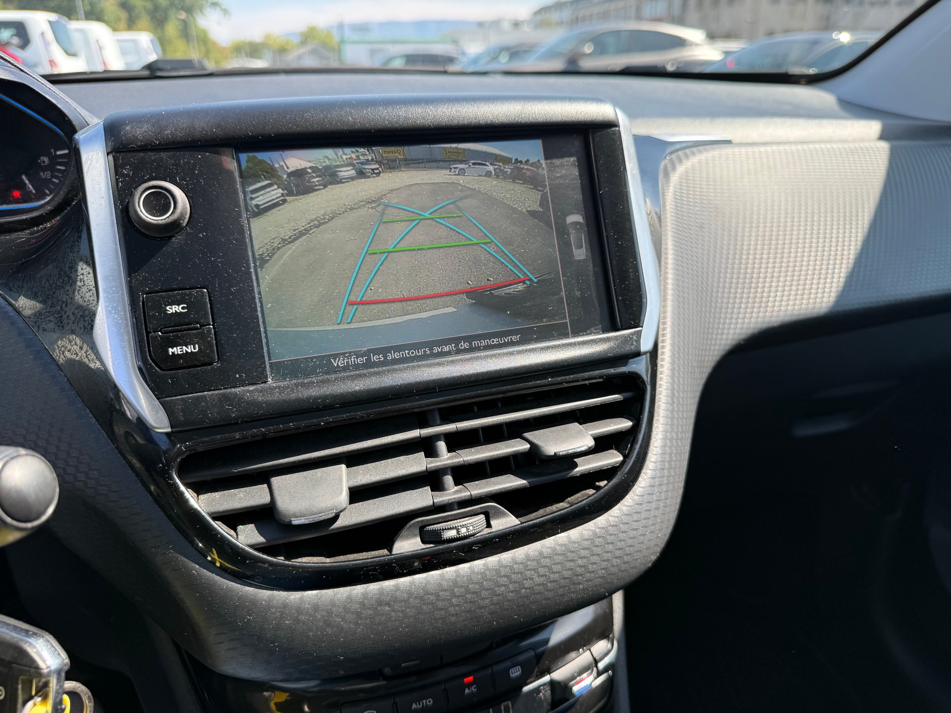 PEUGEOT 2008 1.2 PureTech Active EAT6-image-6