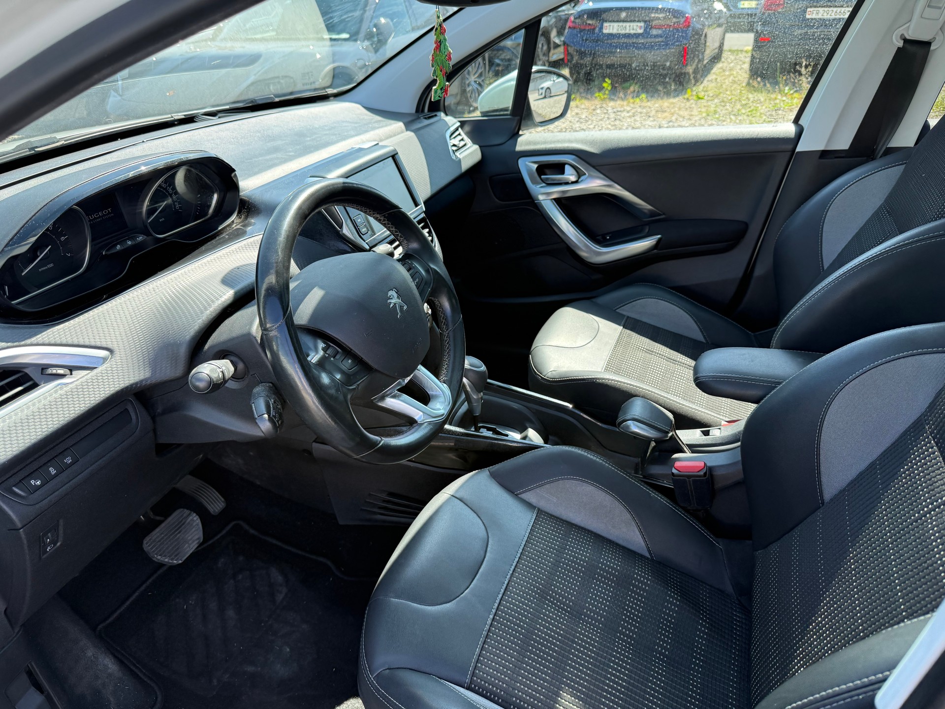 PEUGEOT 2008 1.2 PureTech Active EAT6-image-8