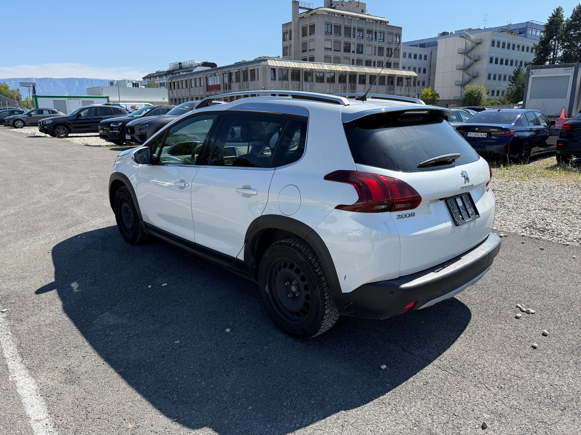 PEUGEOT 2008 1.2 PureTech Active EAT6-image-5