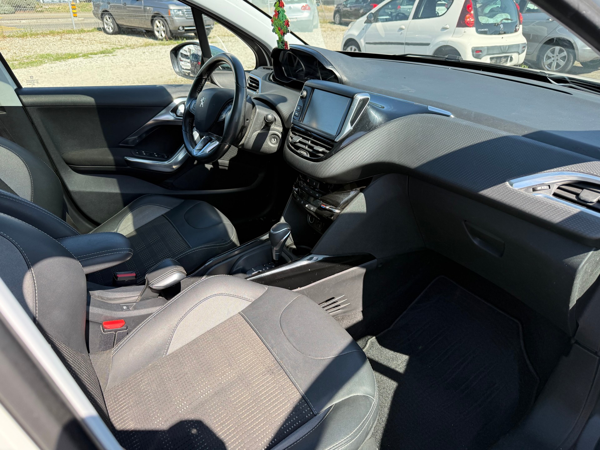 PEUGEOT 2008 1.2 PureTech Active EAT6-image-7