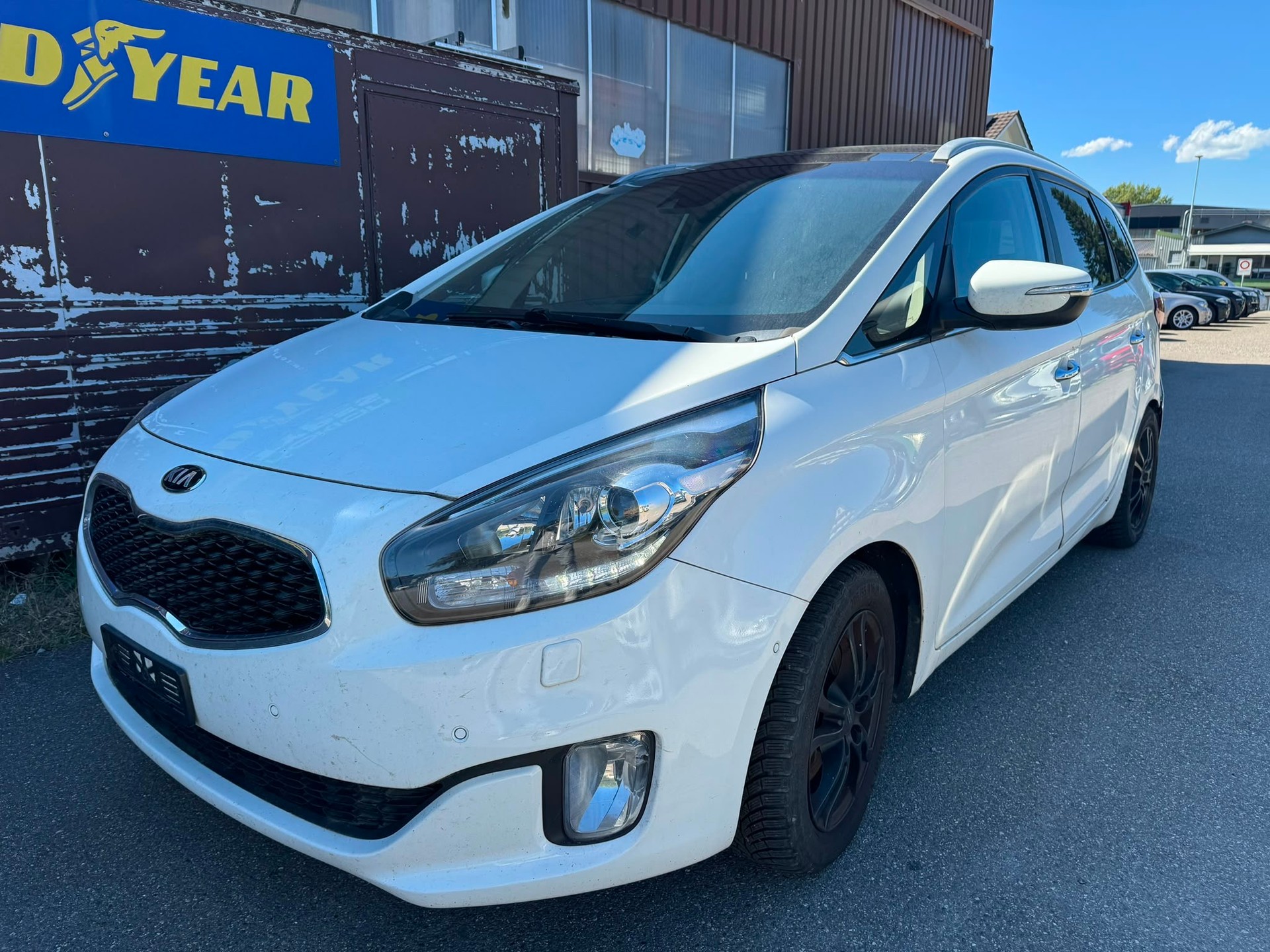 KIA Carens 1.7 CRDi Style-image-1