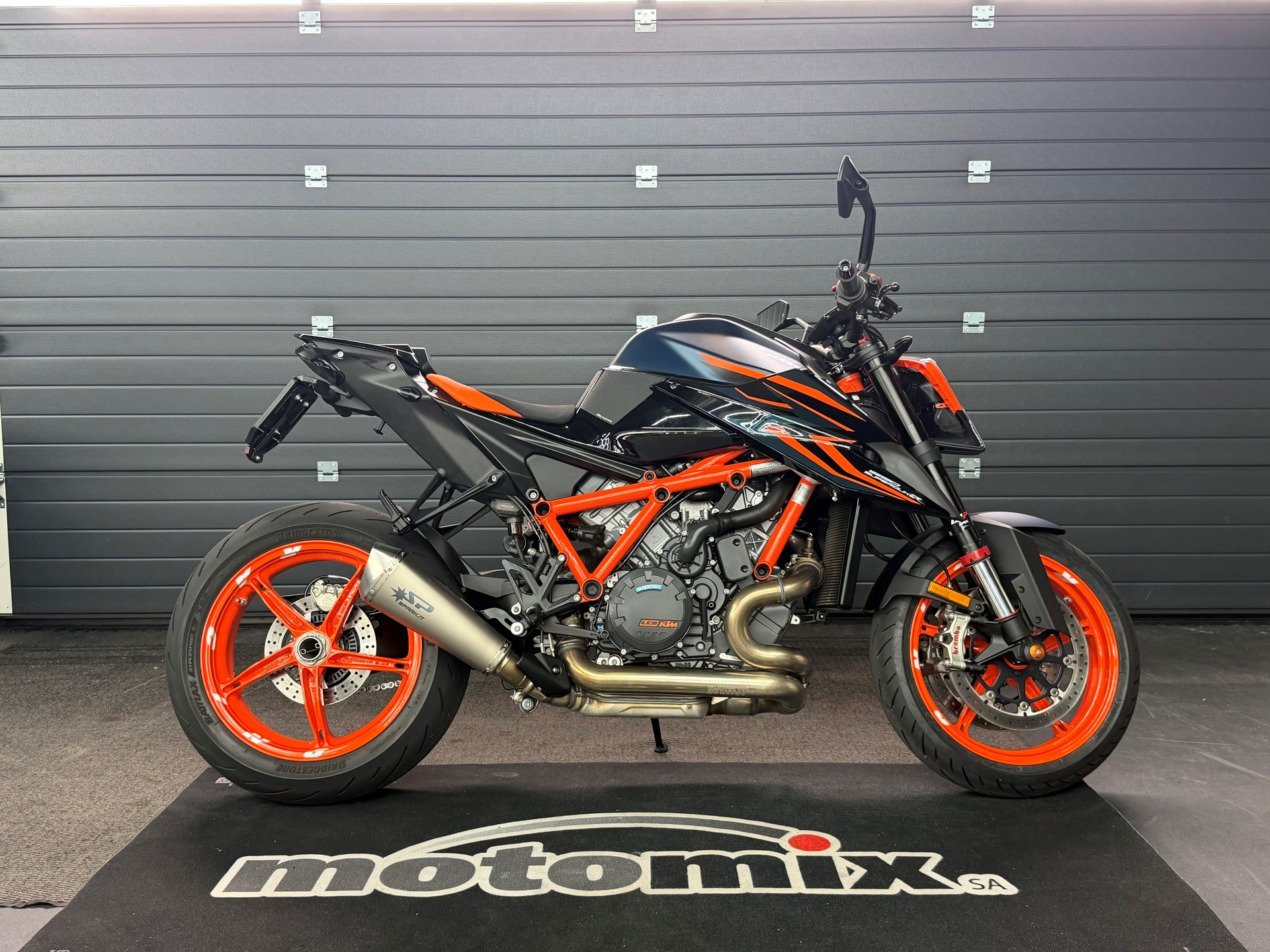 KTM 1290 Super Duke R-showroom-element-2