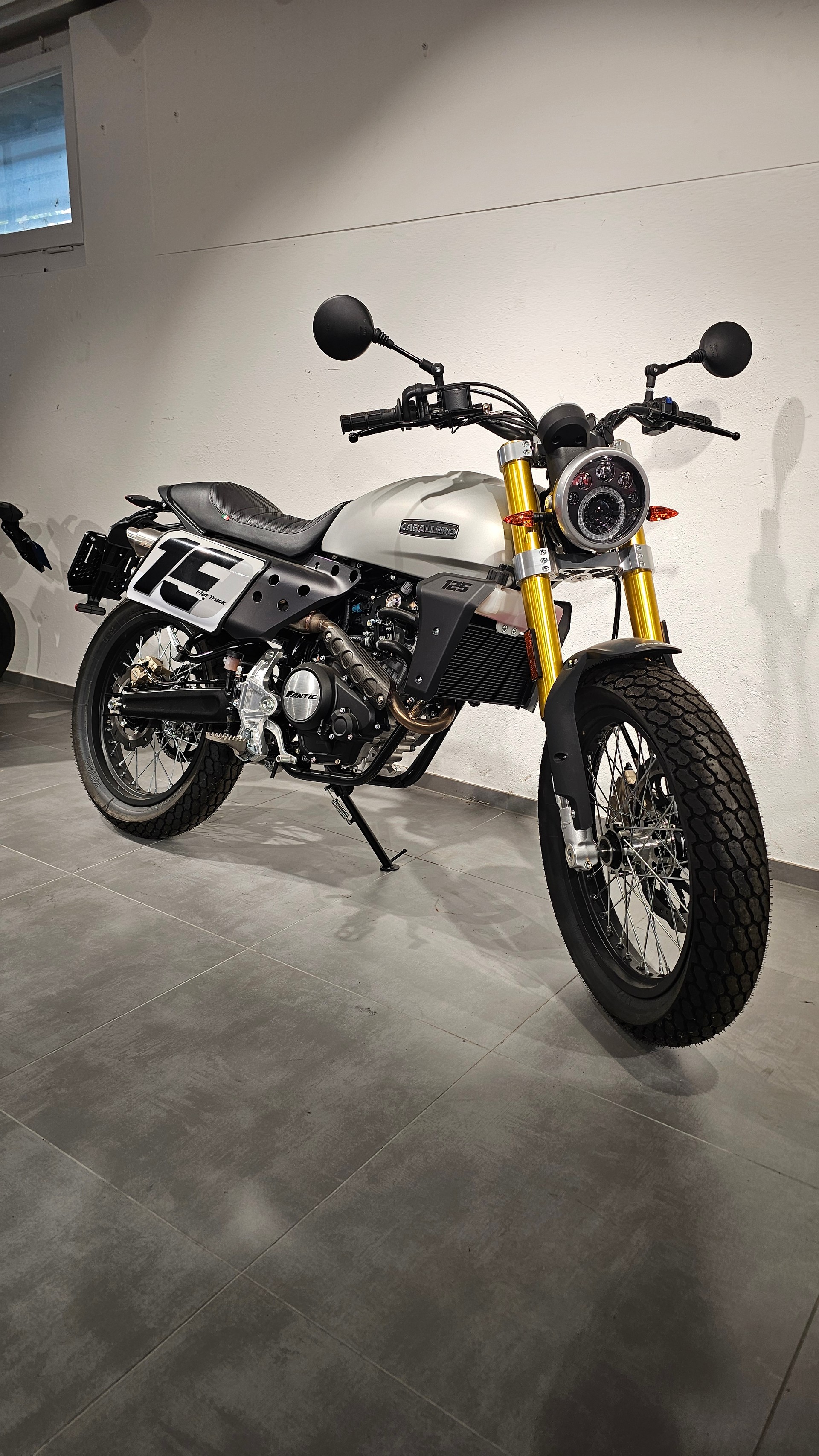 FANTIC Caballero 125-showroom-element-1