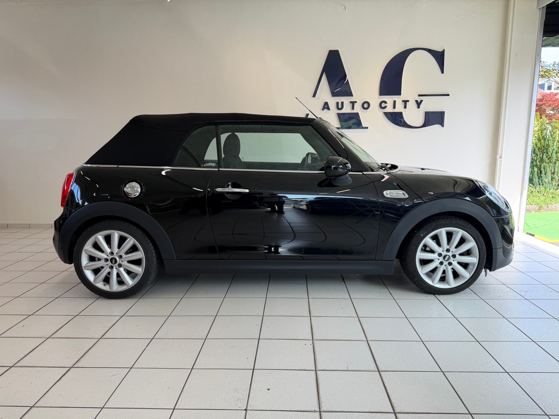 MINI Cooper S Cabriolet-image-5